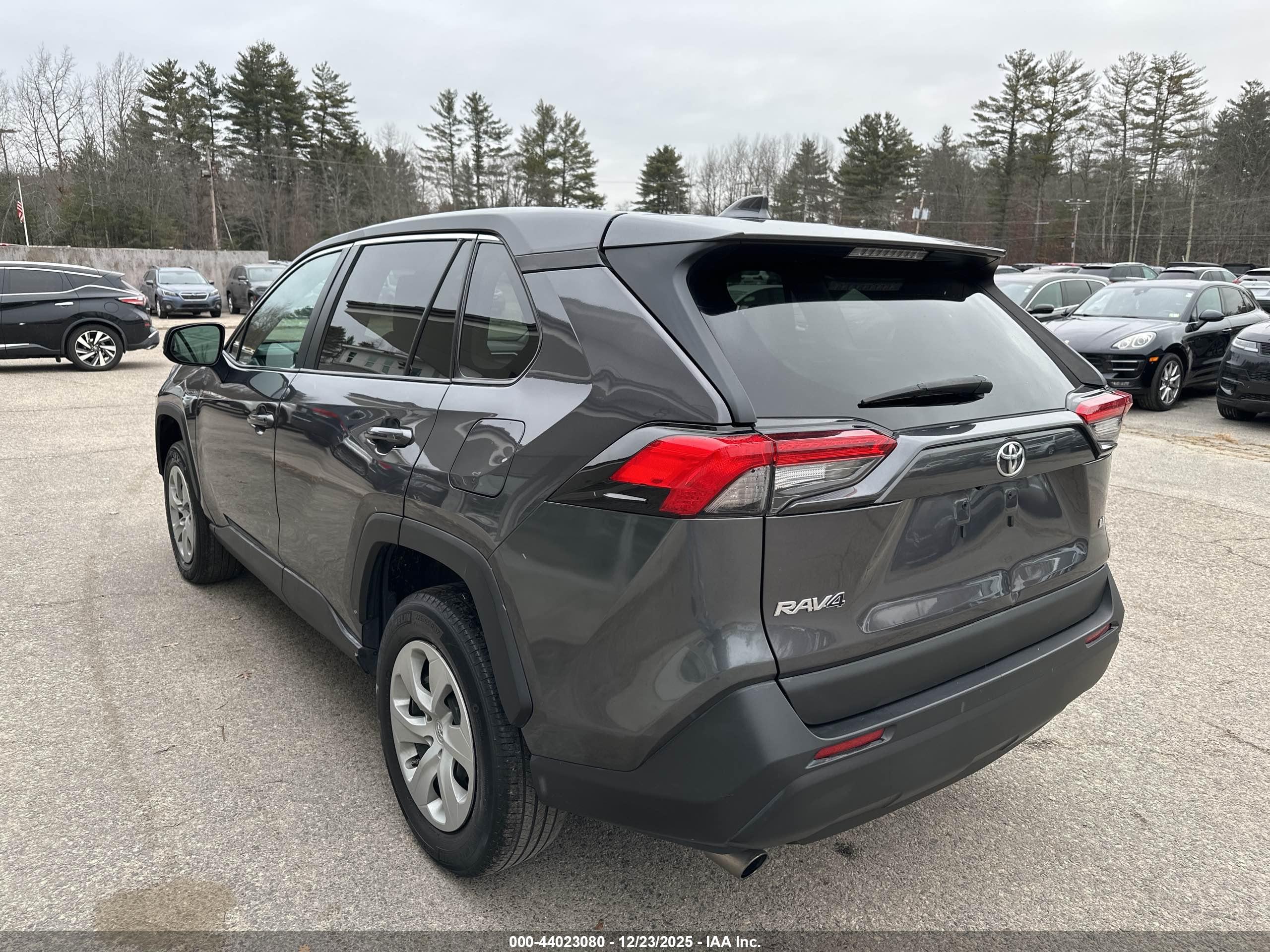 TOYOTA RAV4 image 3