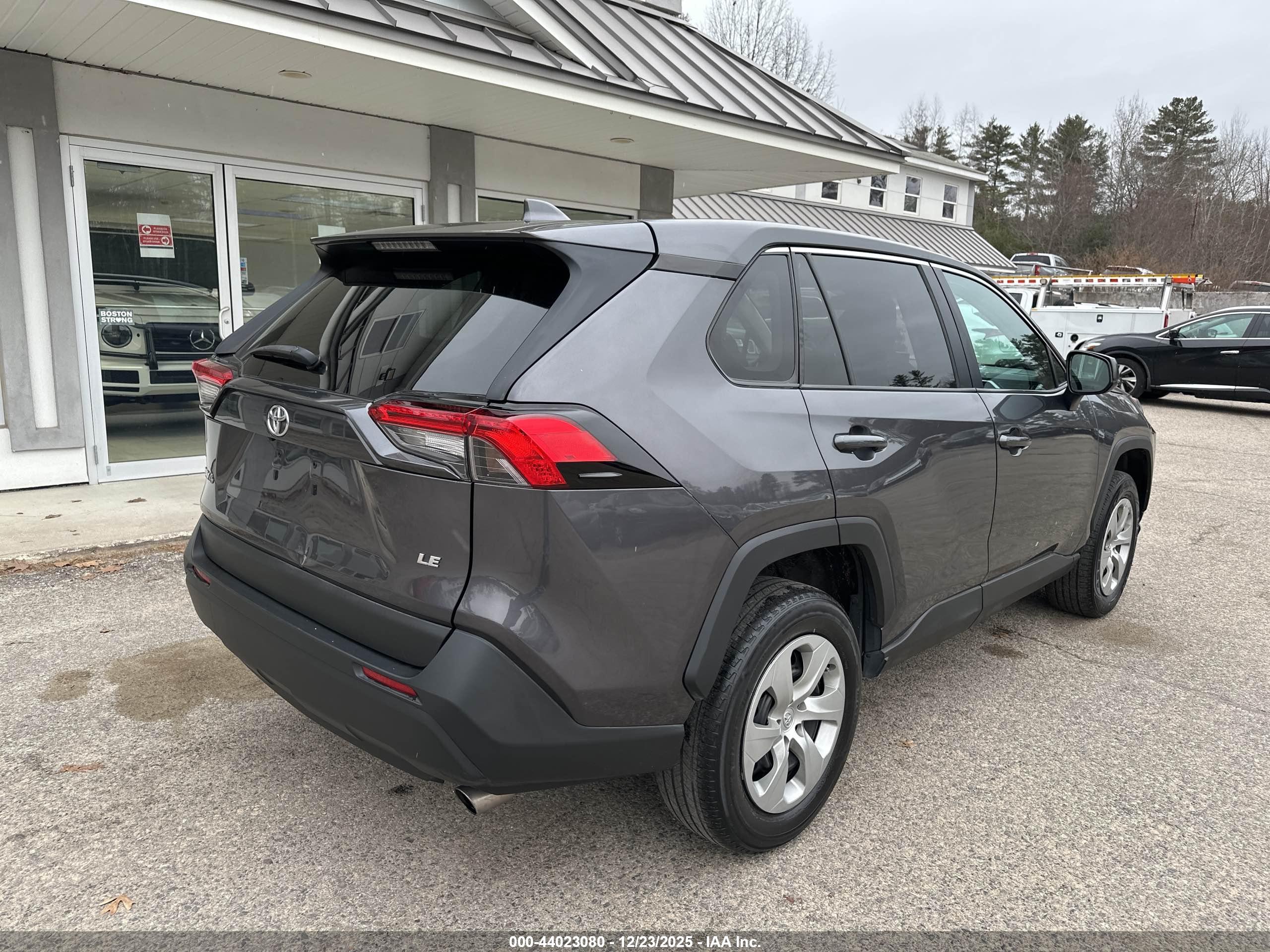 TOYOTA RAV4 image 4