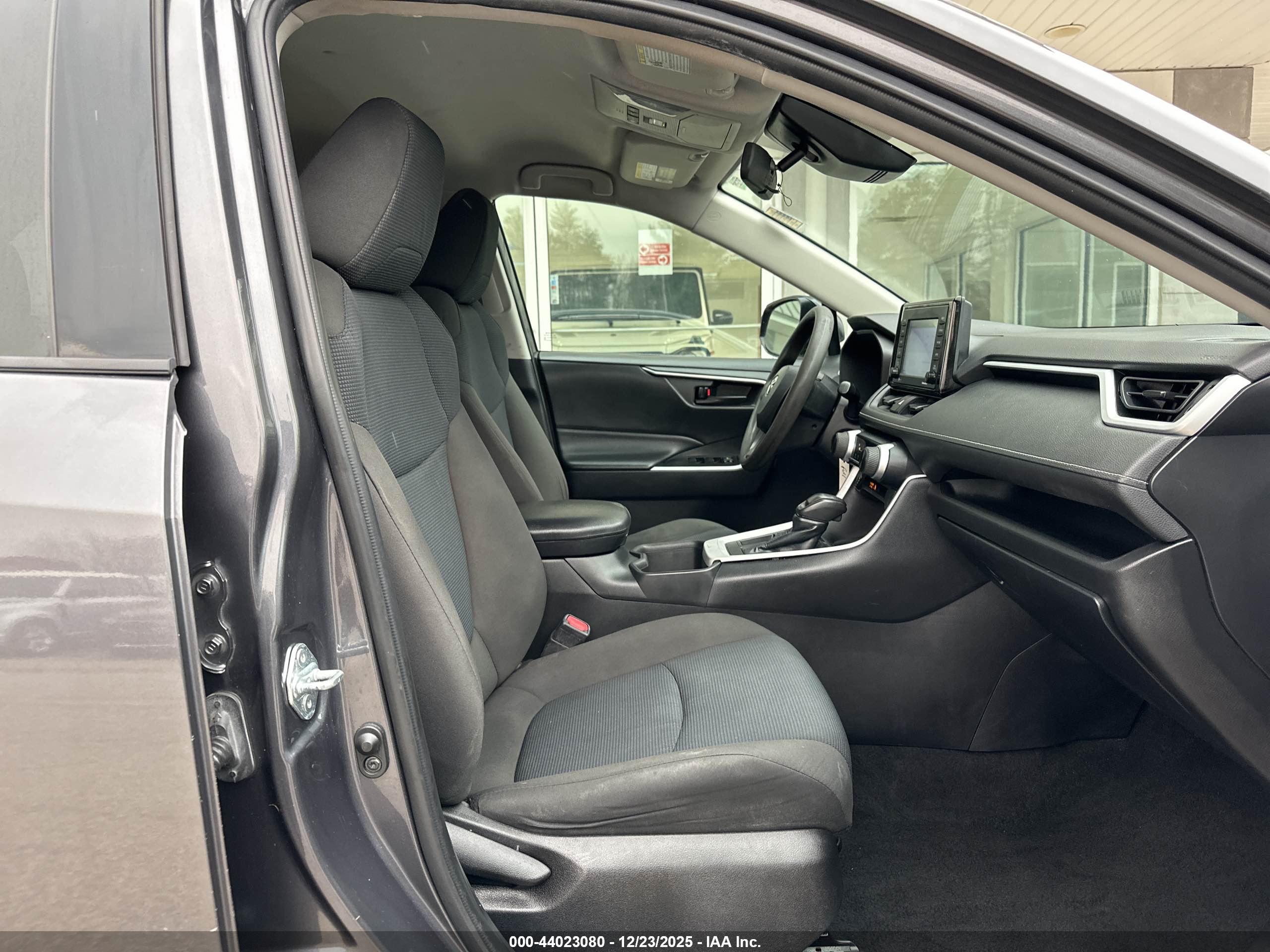TOYOTA RAV4 image 5