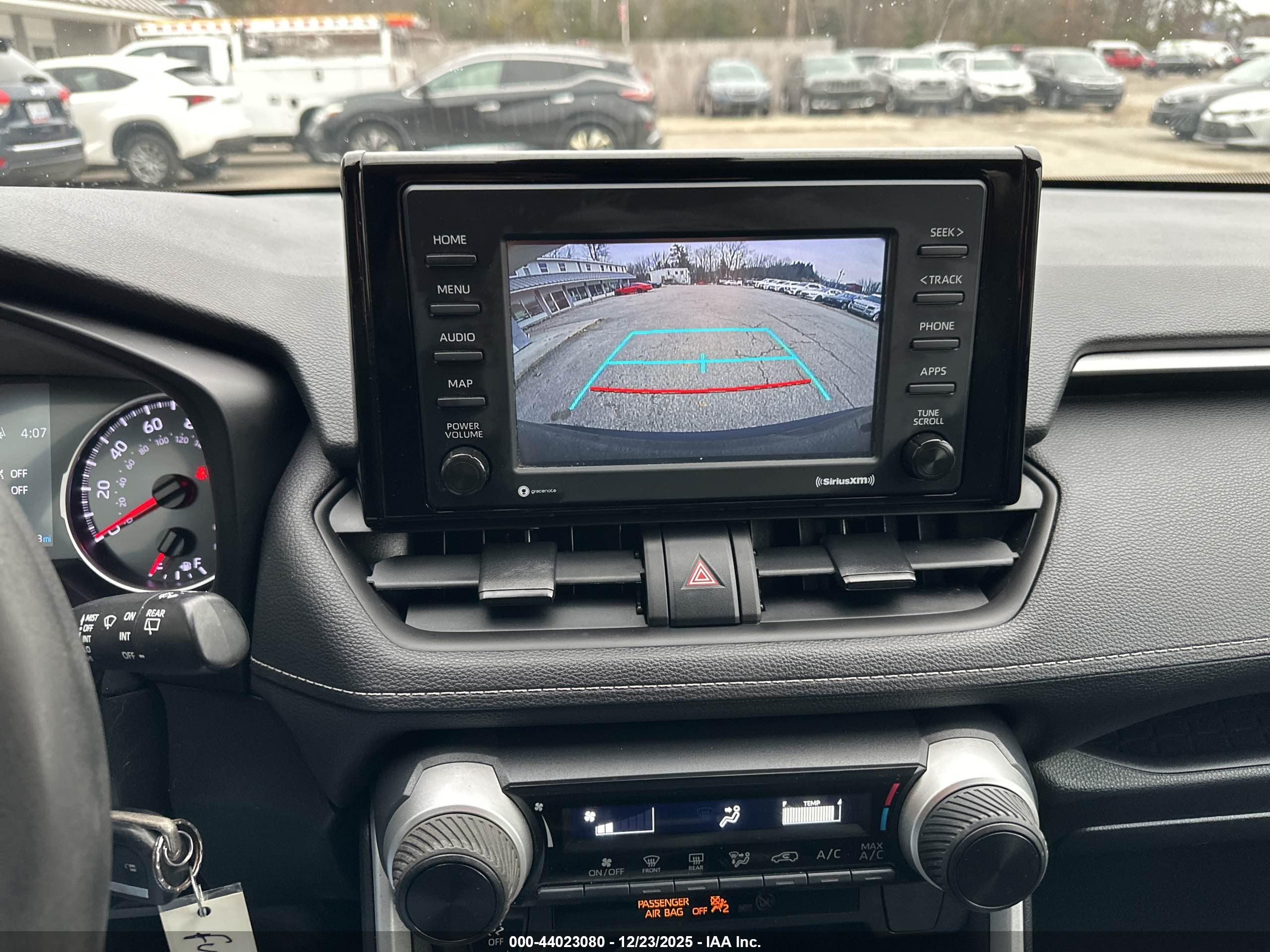 TOYOTA RAV4 image 6