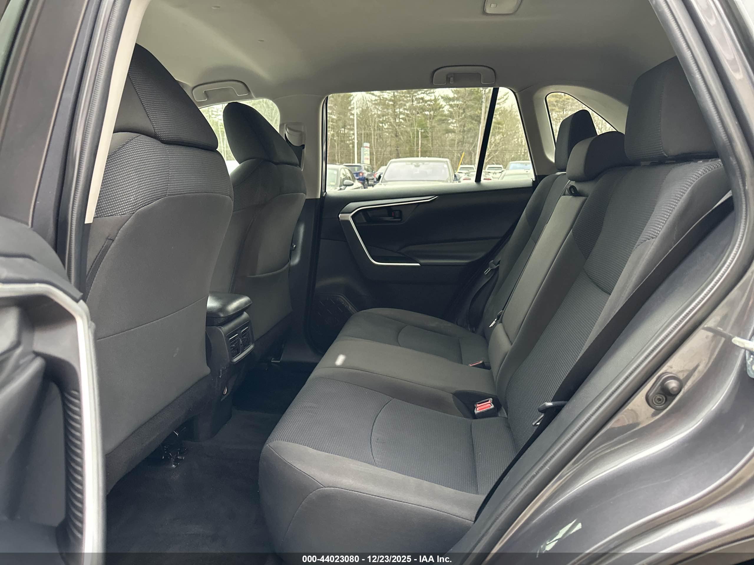 TOYOTA RAV4 image 8