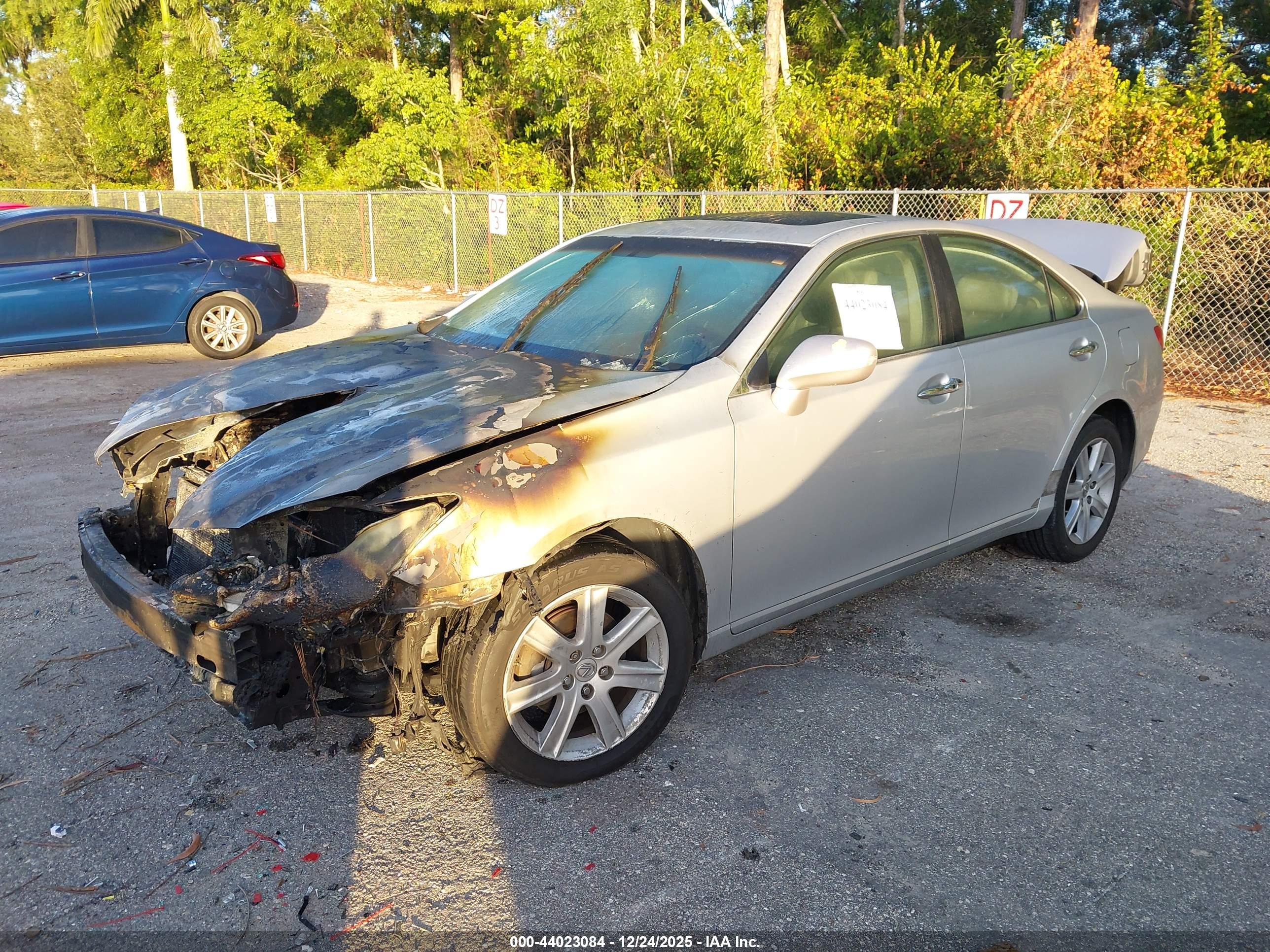 LEXUS ES image 2