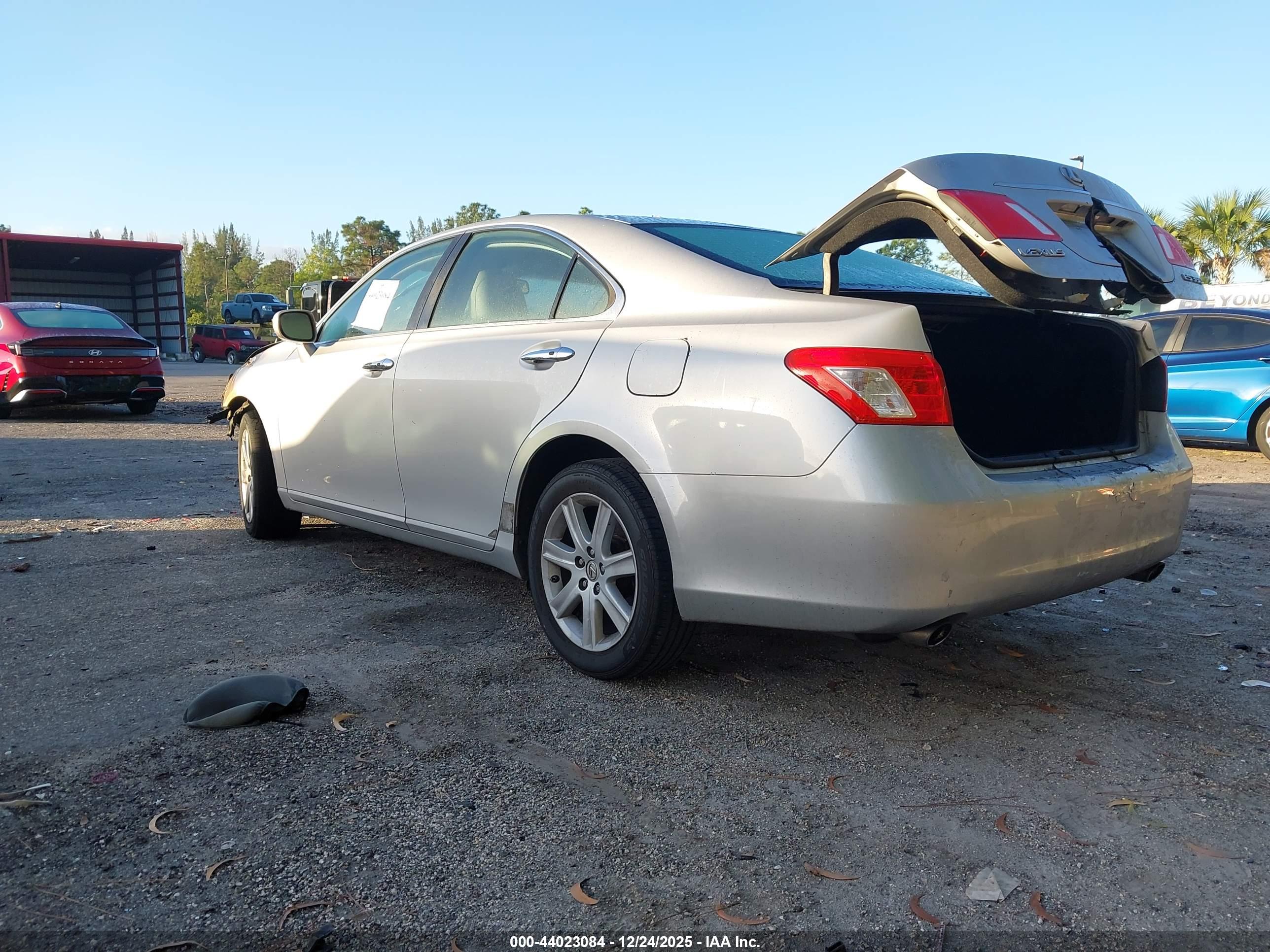 LEXUS ES image 3