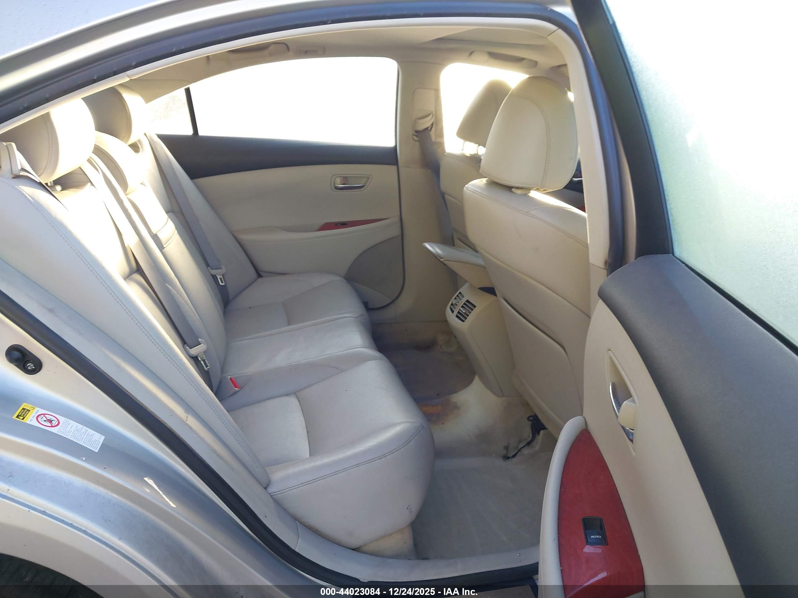 LEXUS ES image 8