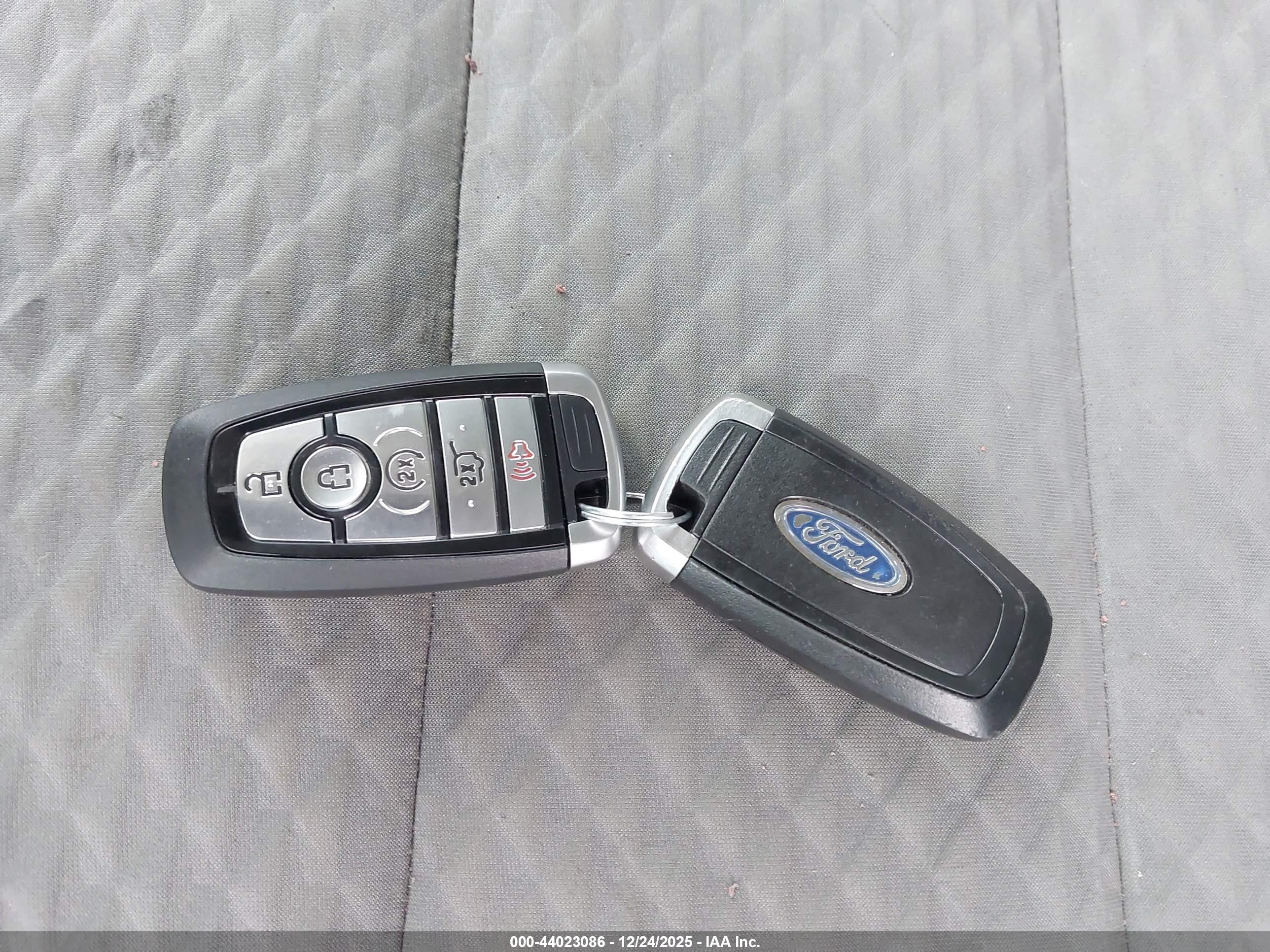 FORD ESCAPE image 11