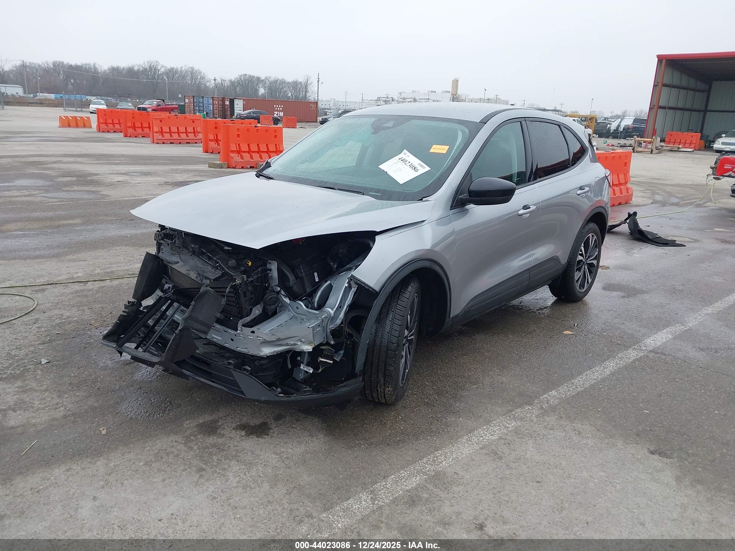 FORD ESCAPE image 2
