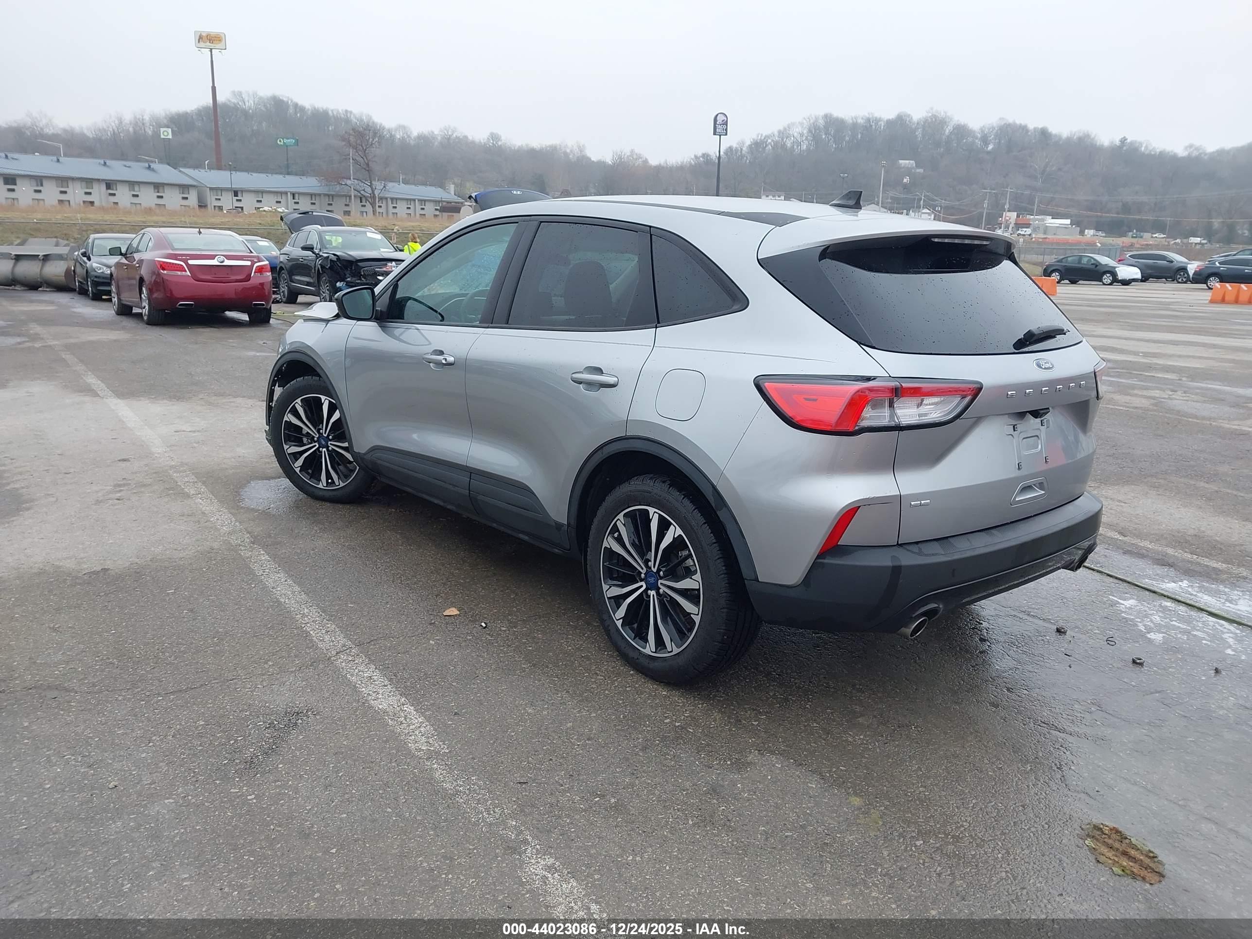 FORD ESCAPE image 3