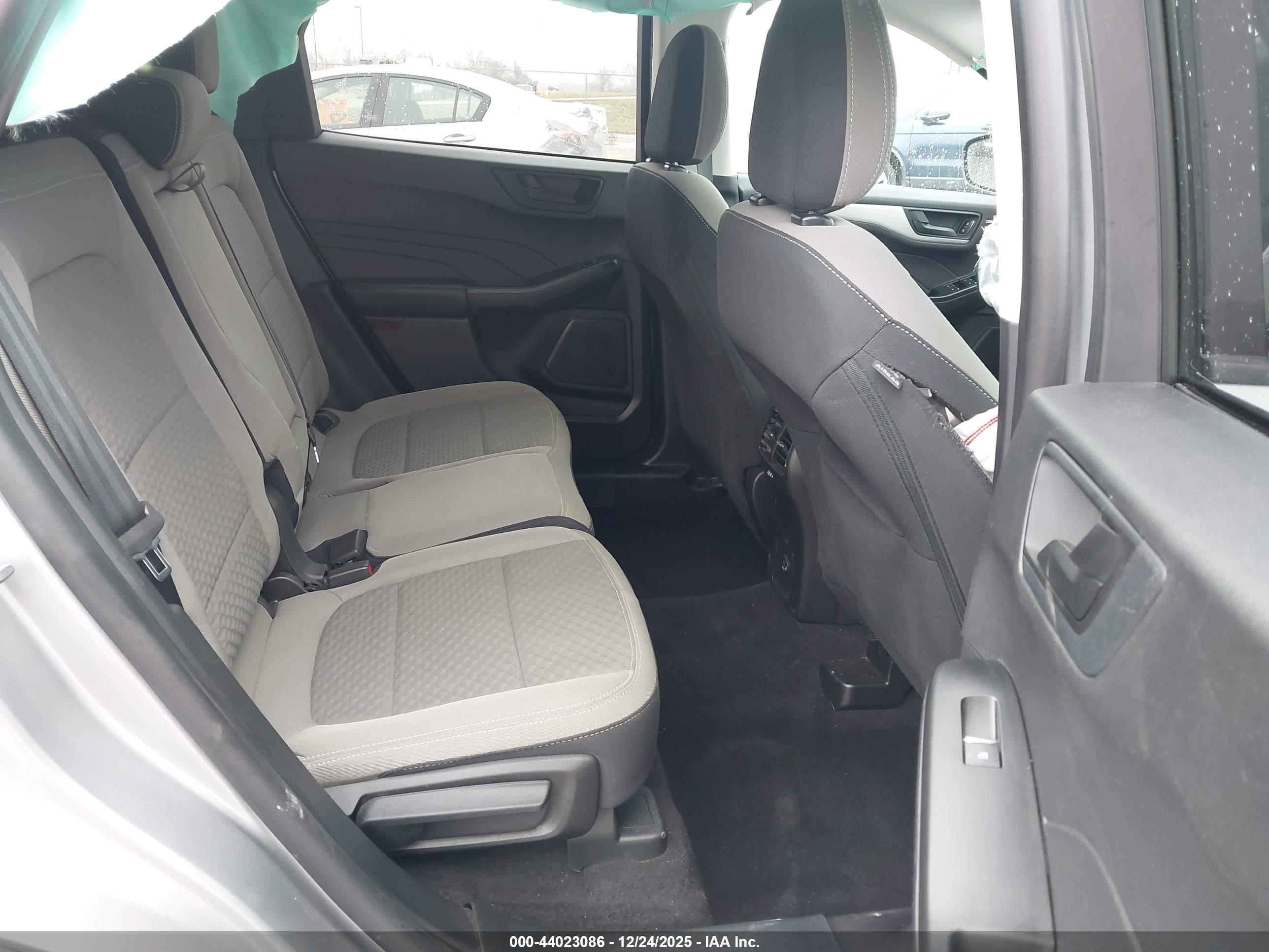 FORD ESCAPE image 8