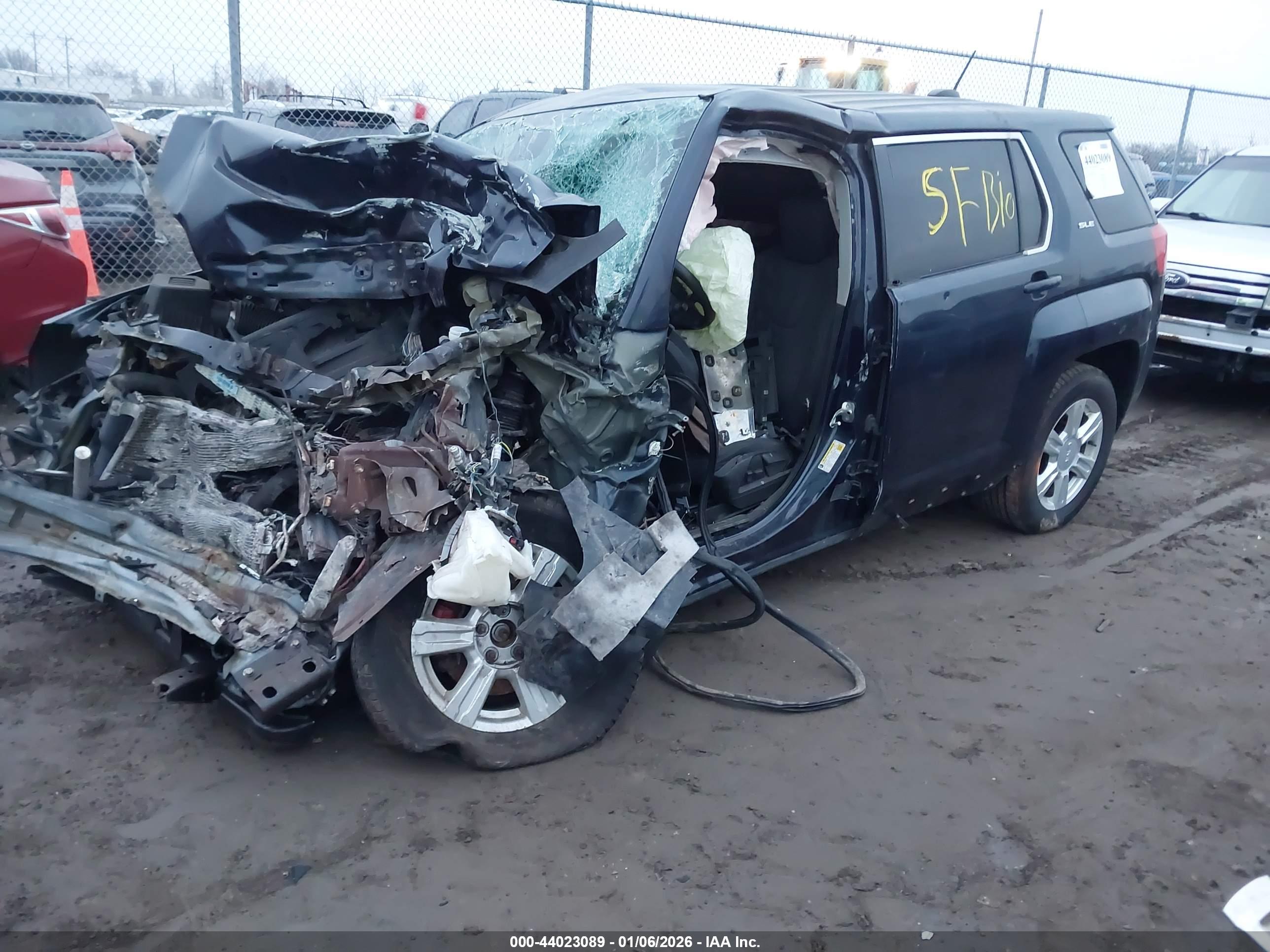 GMC TERRAIN image 2