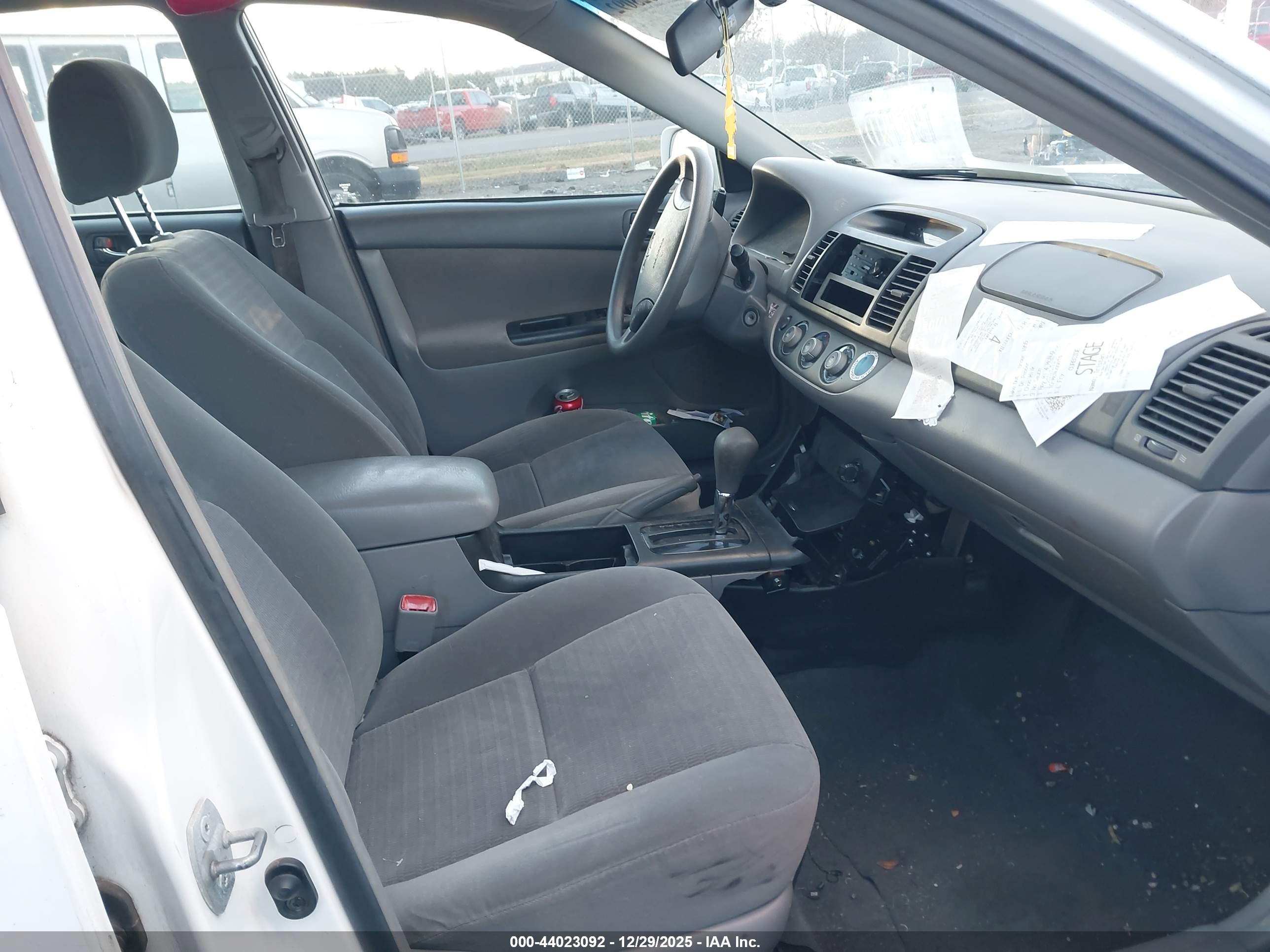 TOYOTA CAMRY image 5