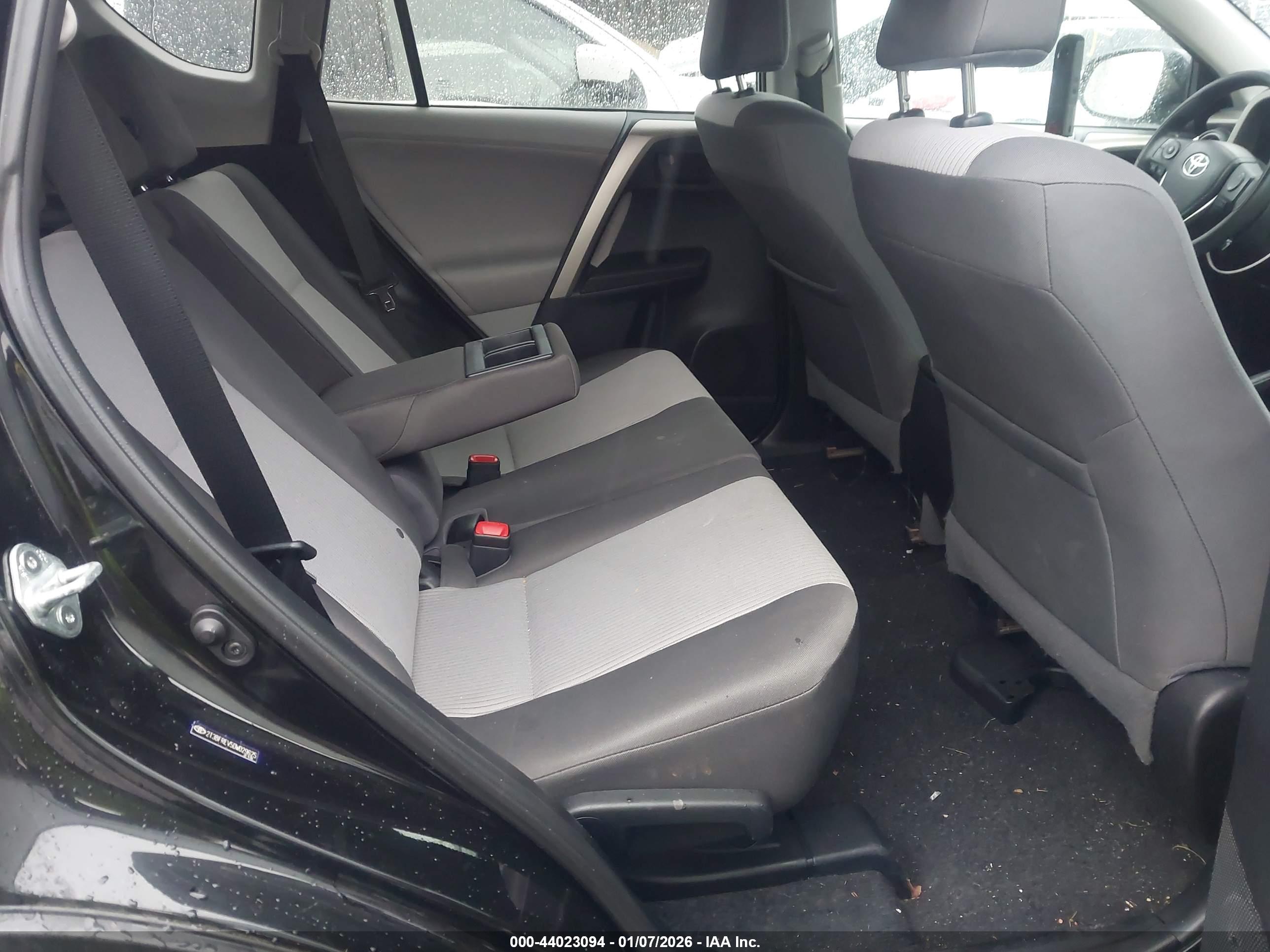 TOYOTA RAV4 image 8