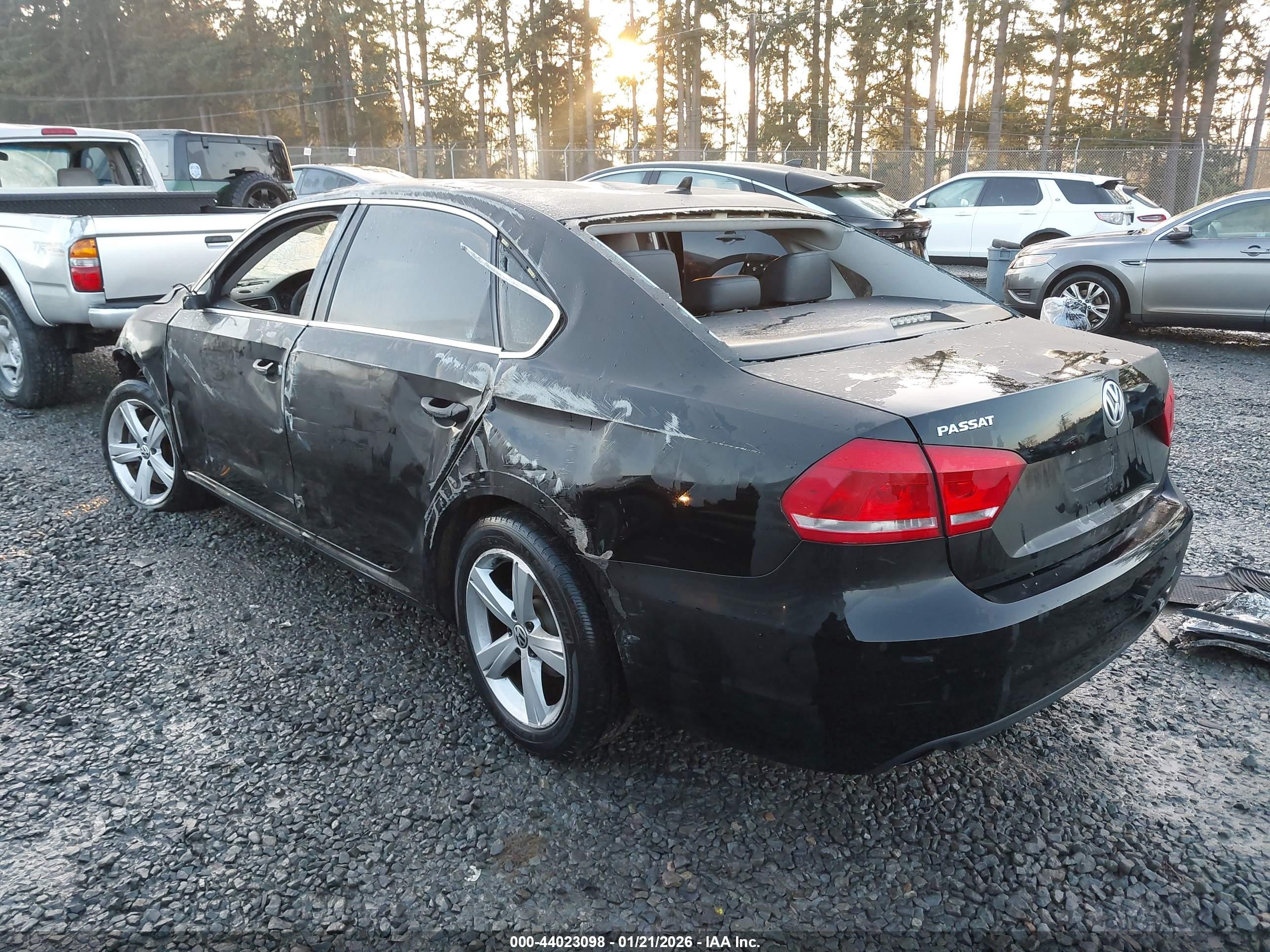 VOLKSWAGEN PASSAT image 3