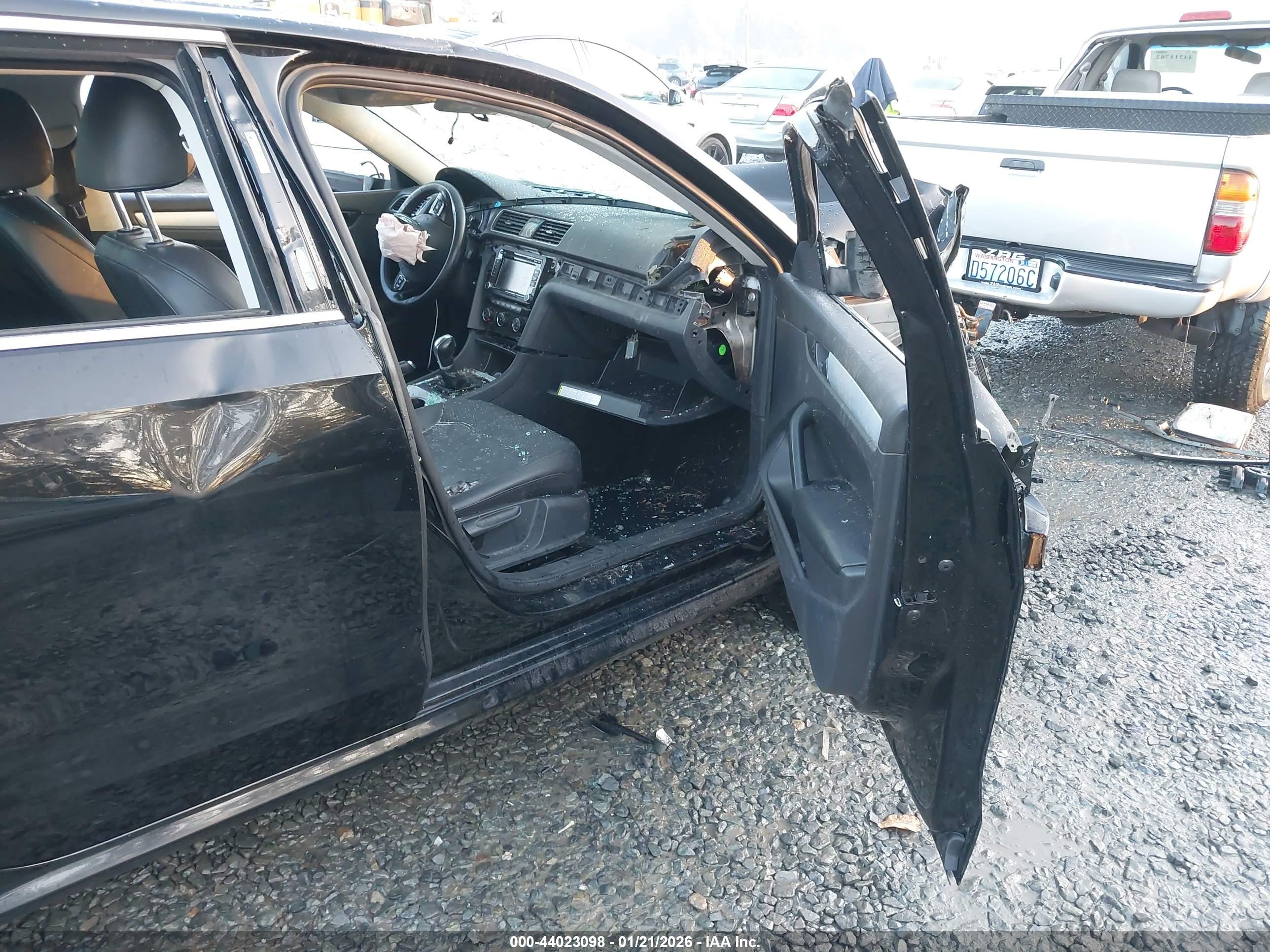 VOLKSWAGEN PASSAT image 5