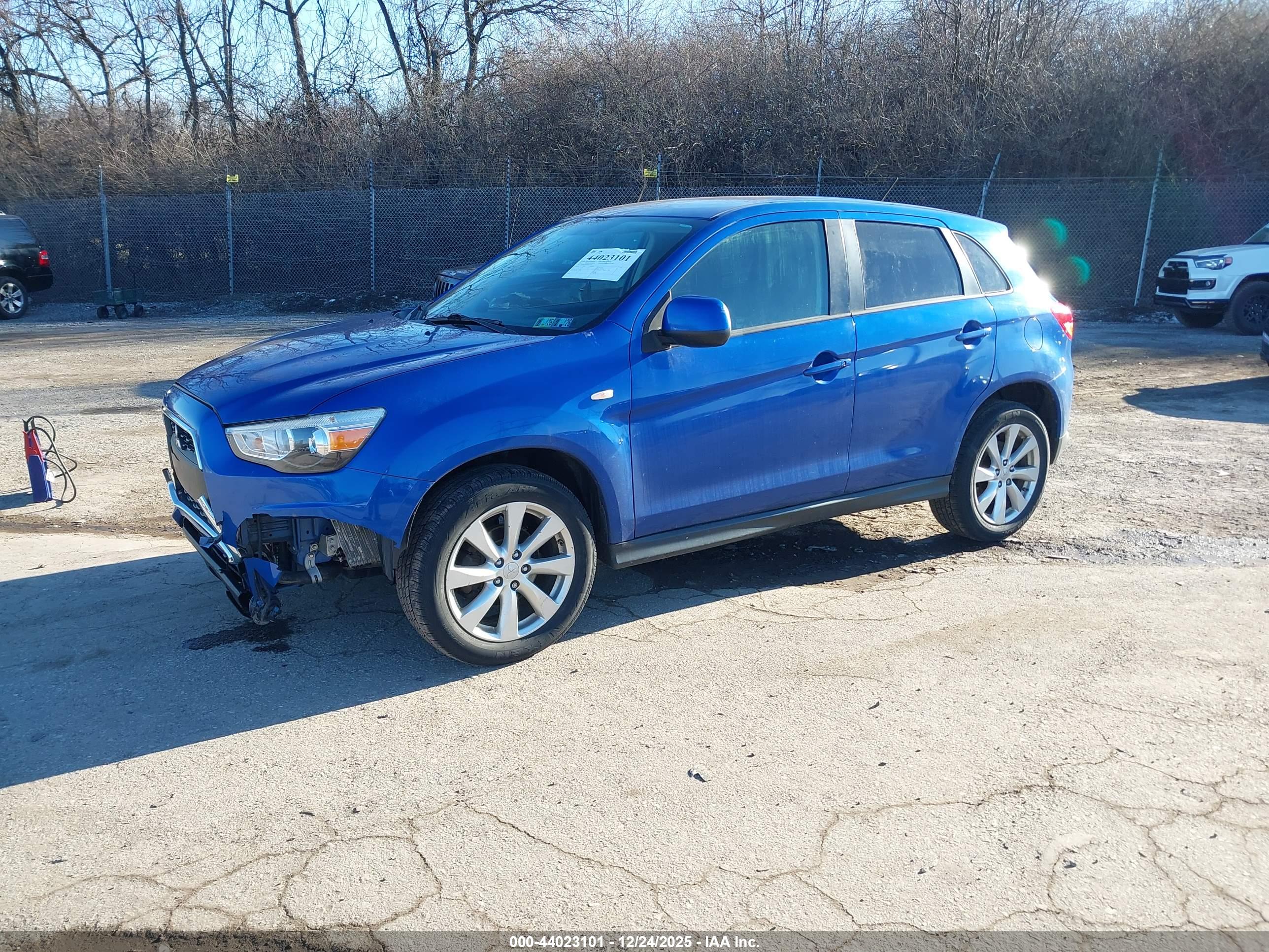 MITSUBISHI OUTLANDER image 2