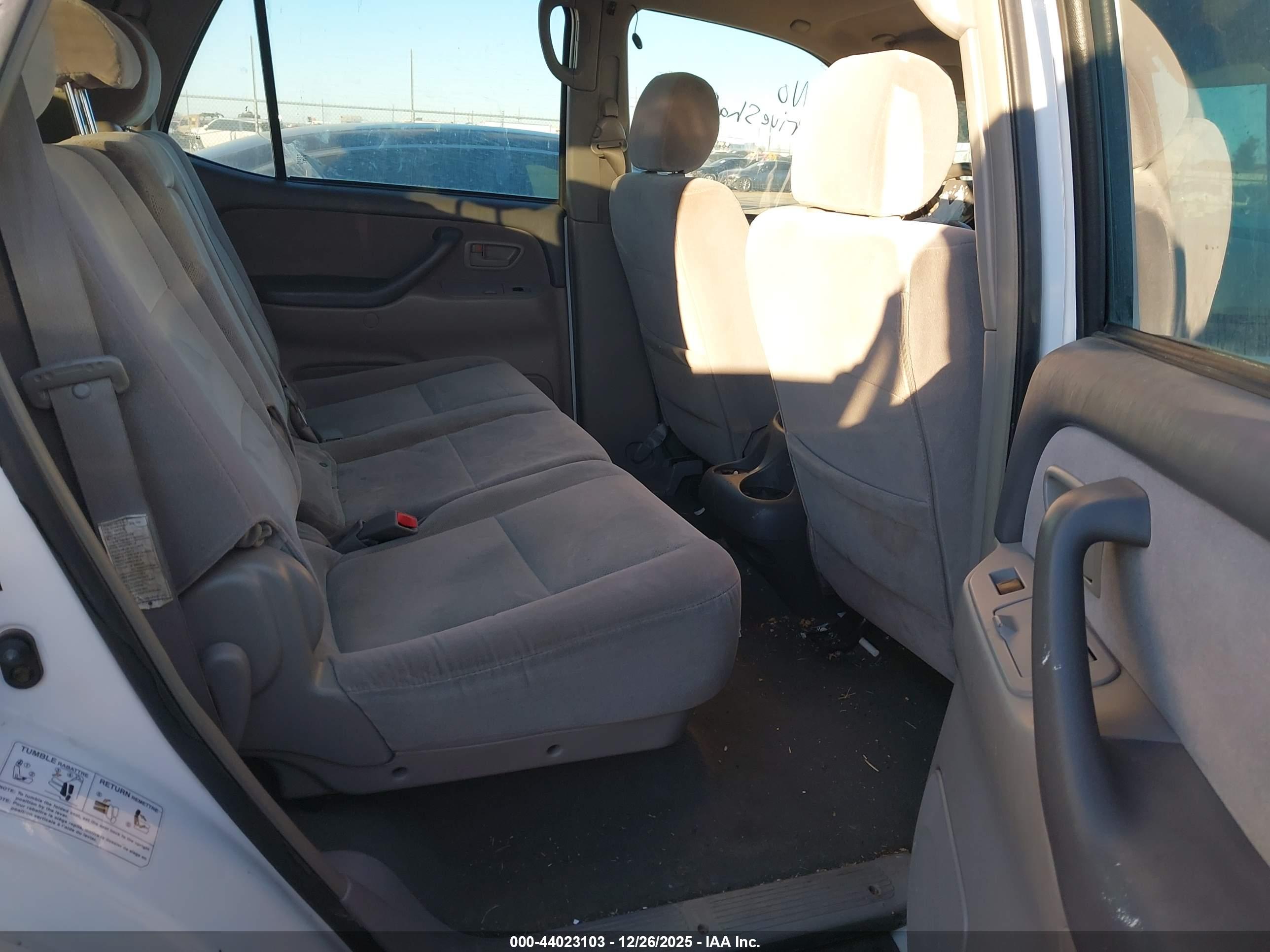 TOYOTA SEQUOIA image 8