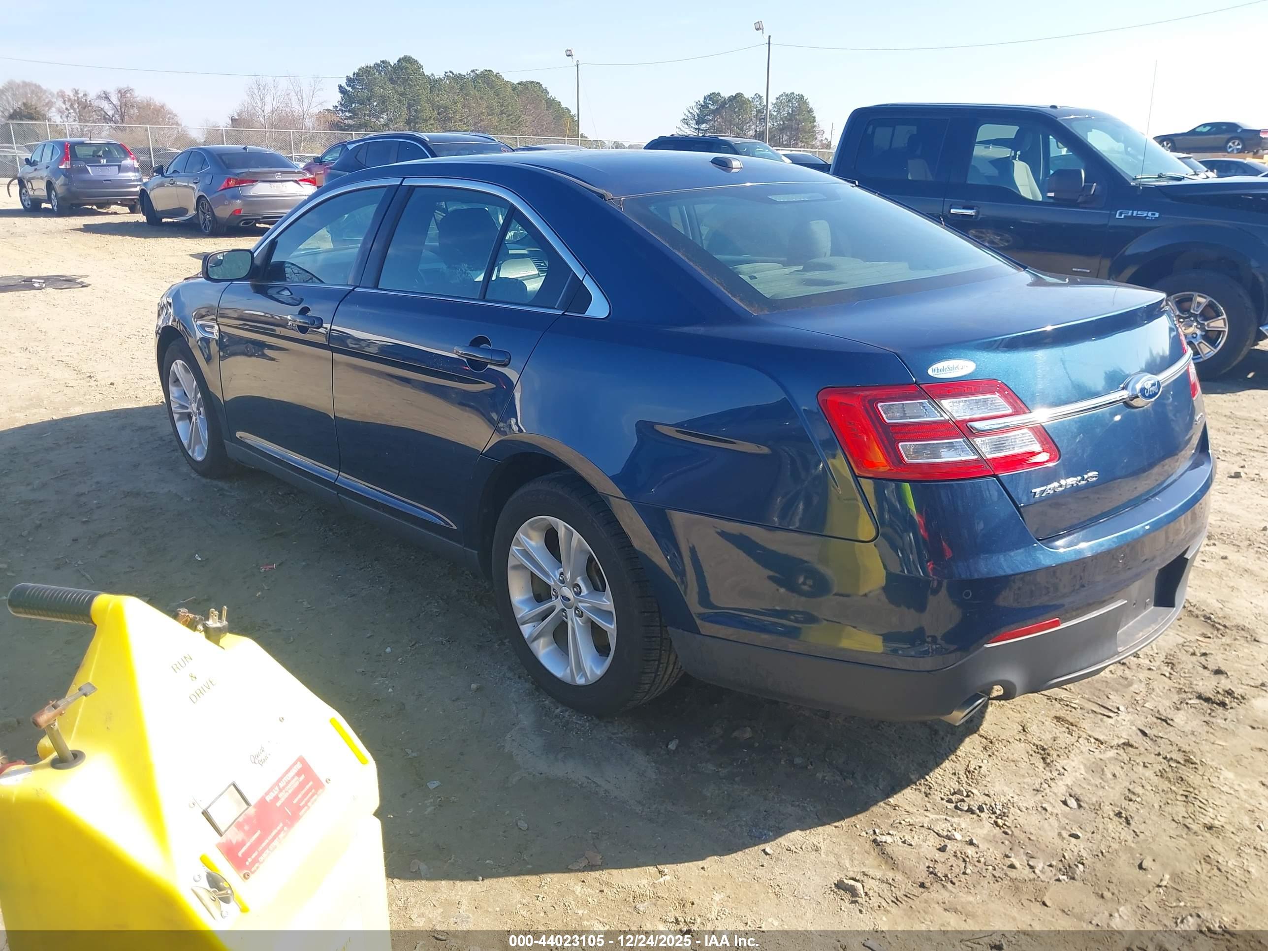 FORD TAURUS image 3