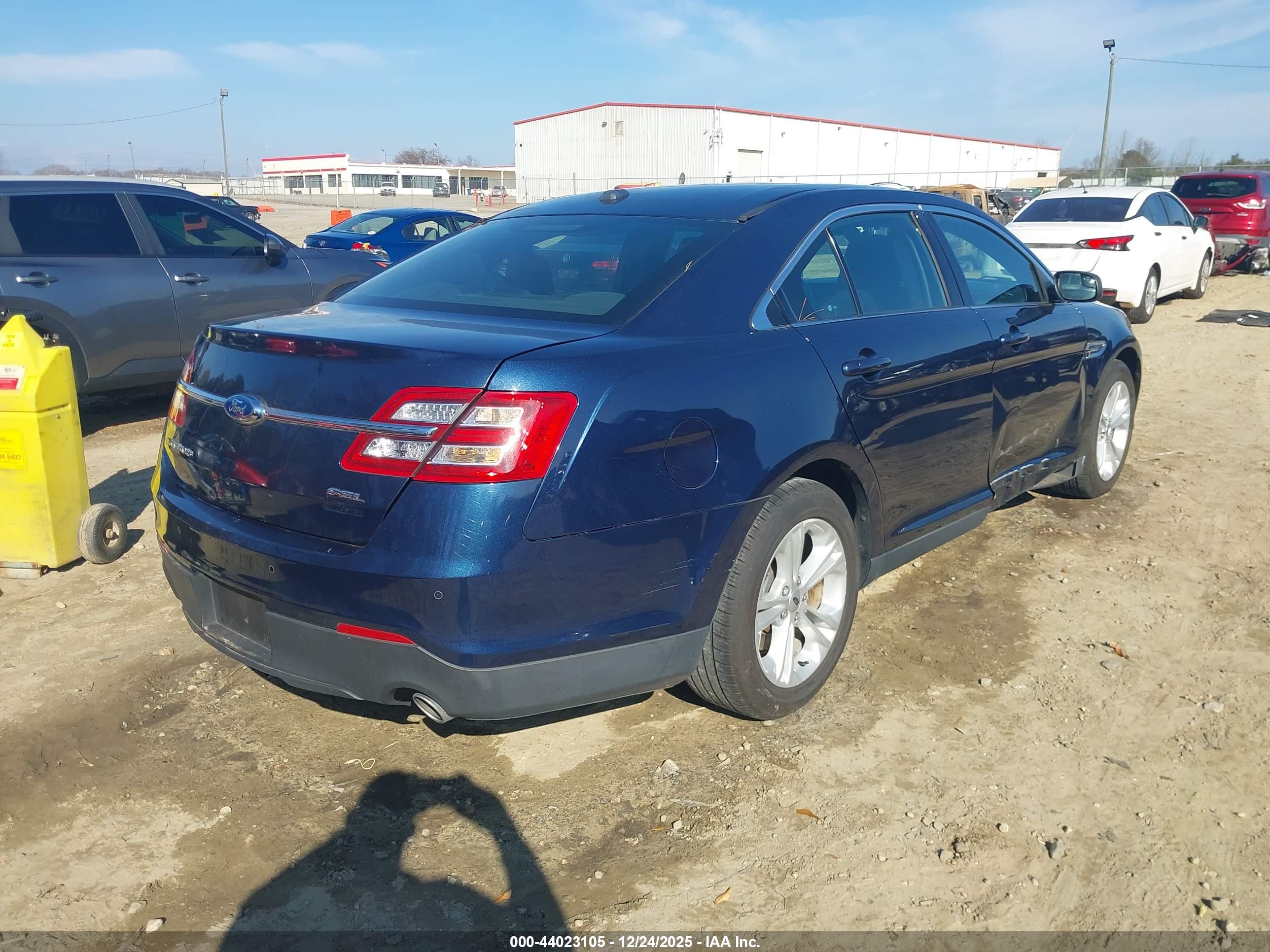 FORD TAURUS image 4