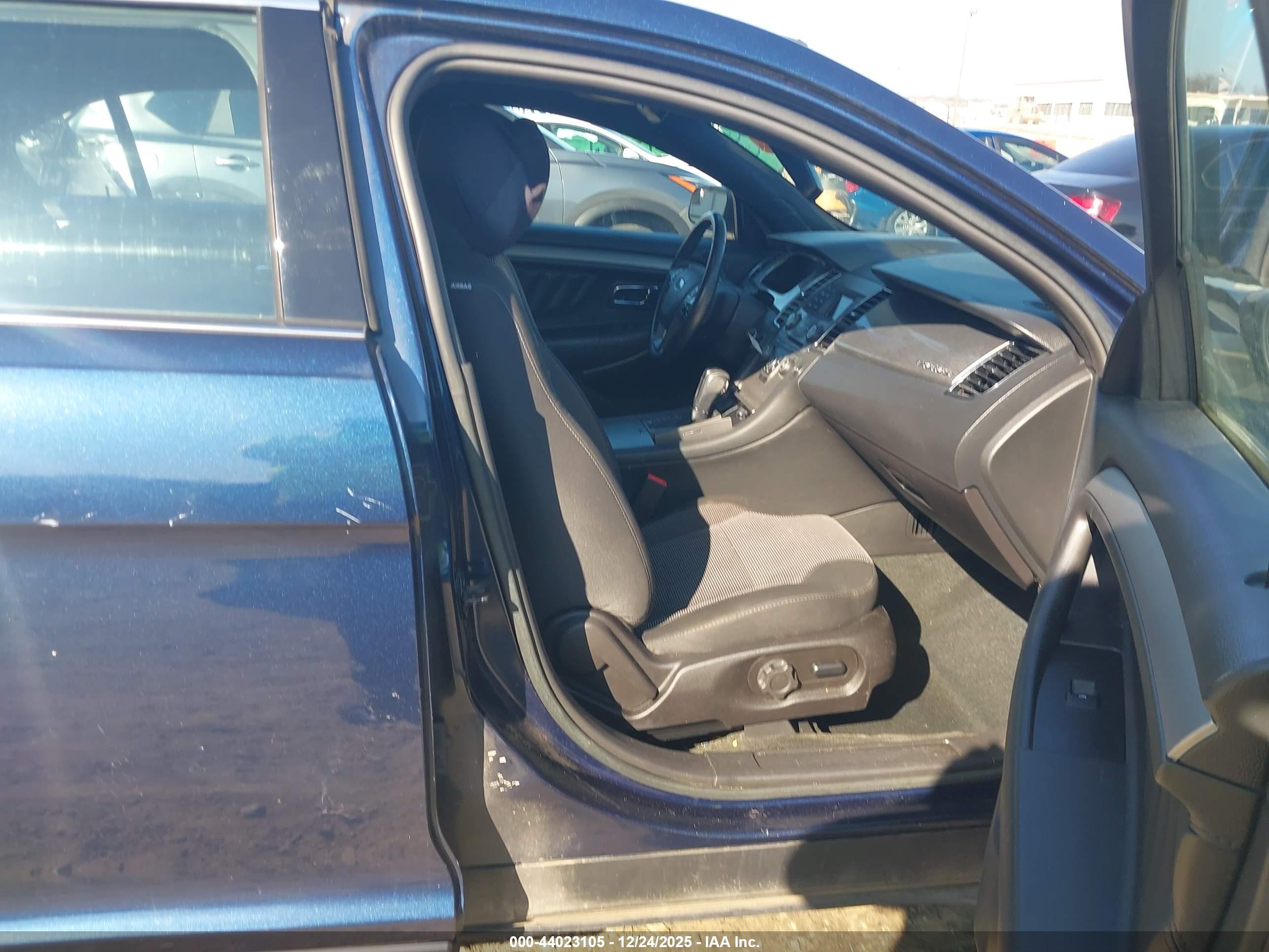 FORD TAURUS image 5