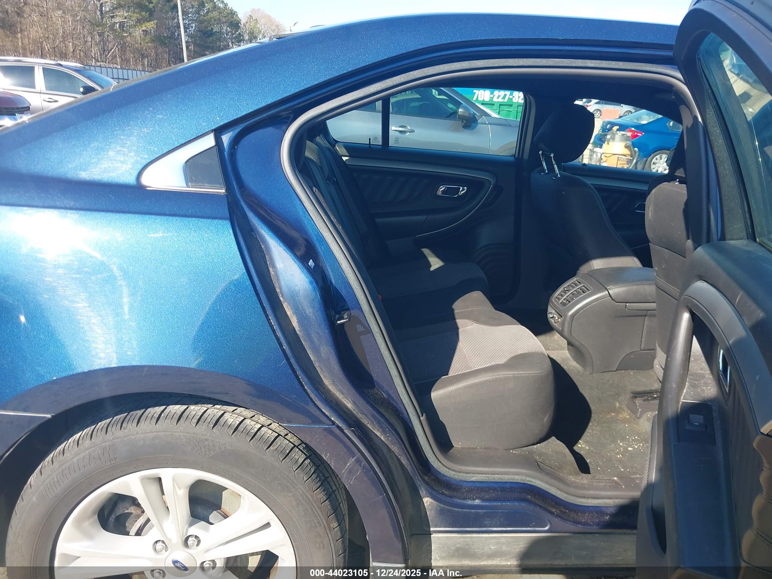 FORD TAURUS image 8