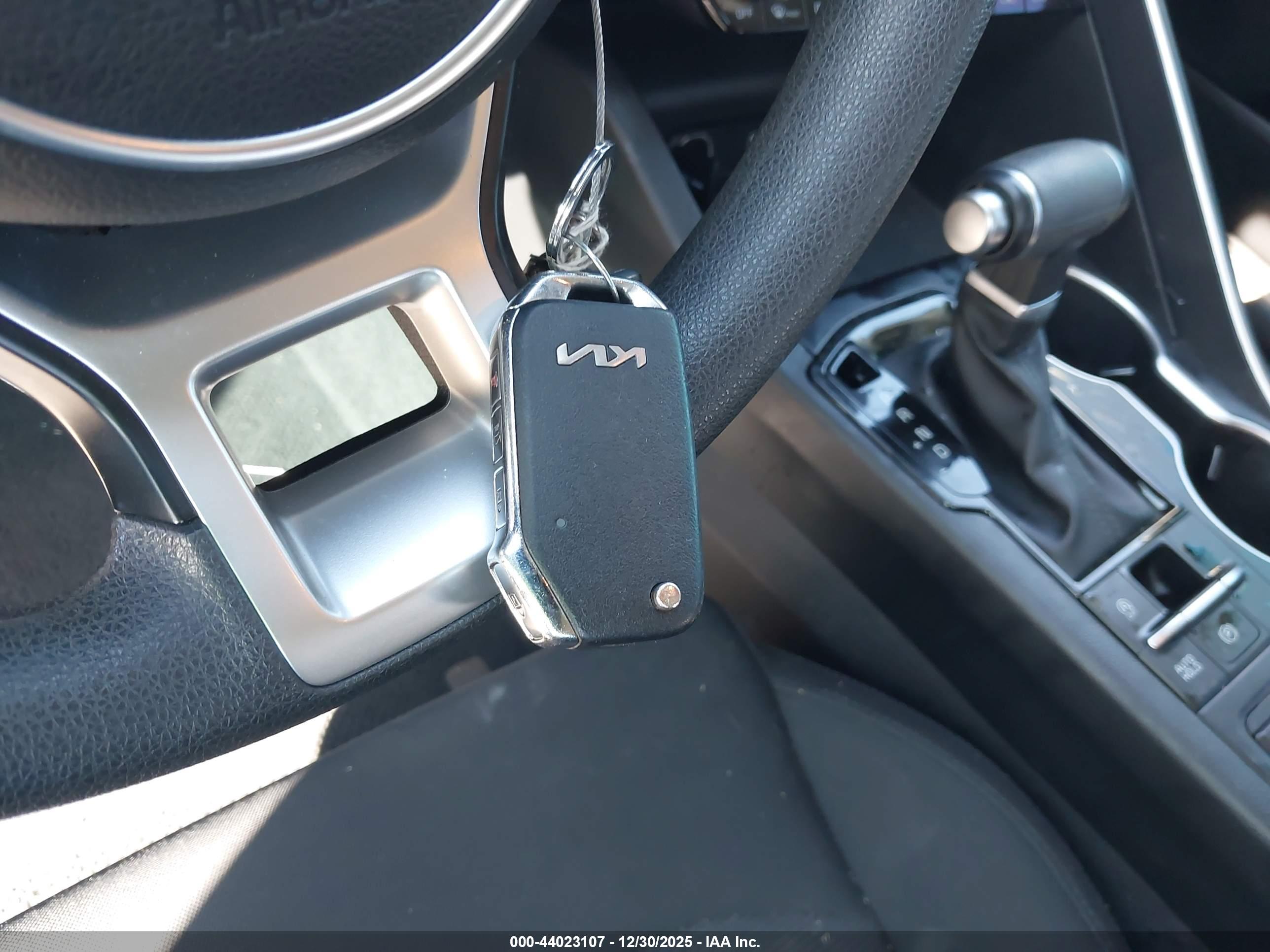 KIA K5 image 11