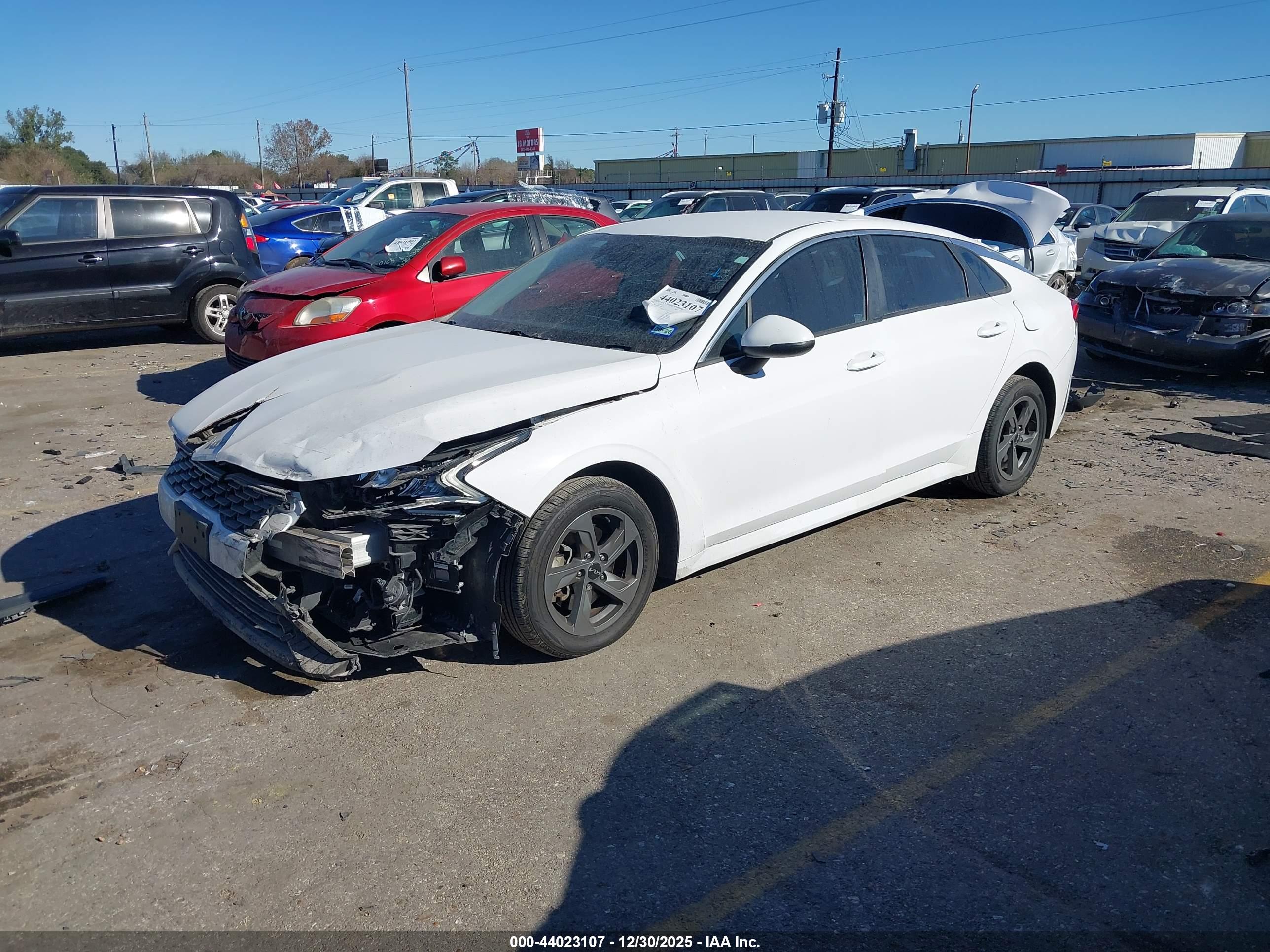 KIA K5 image 2
