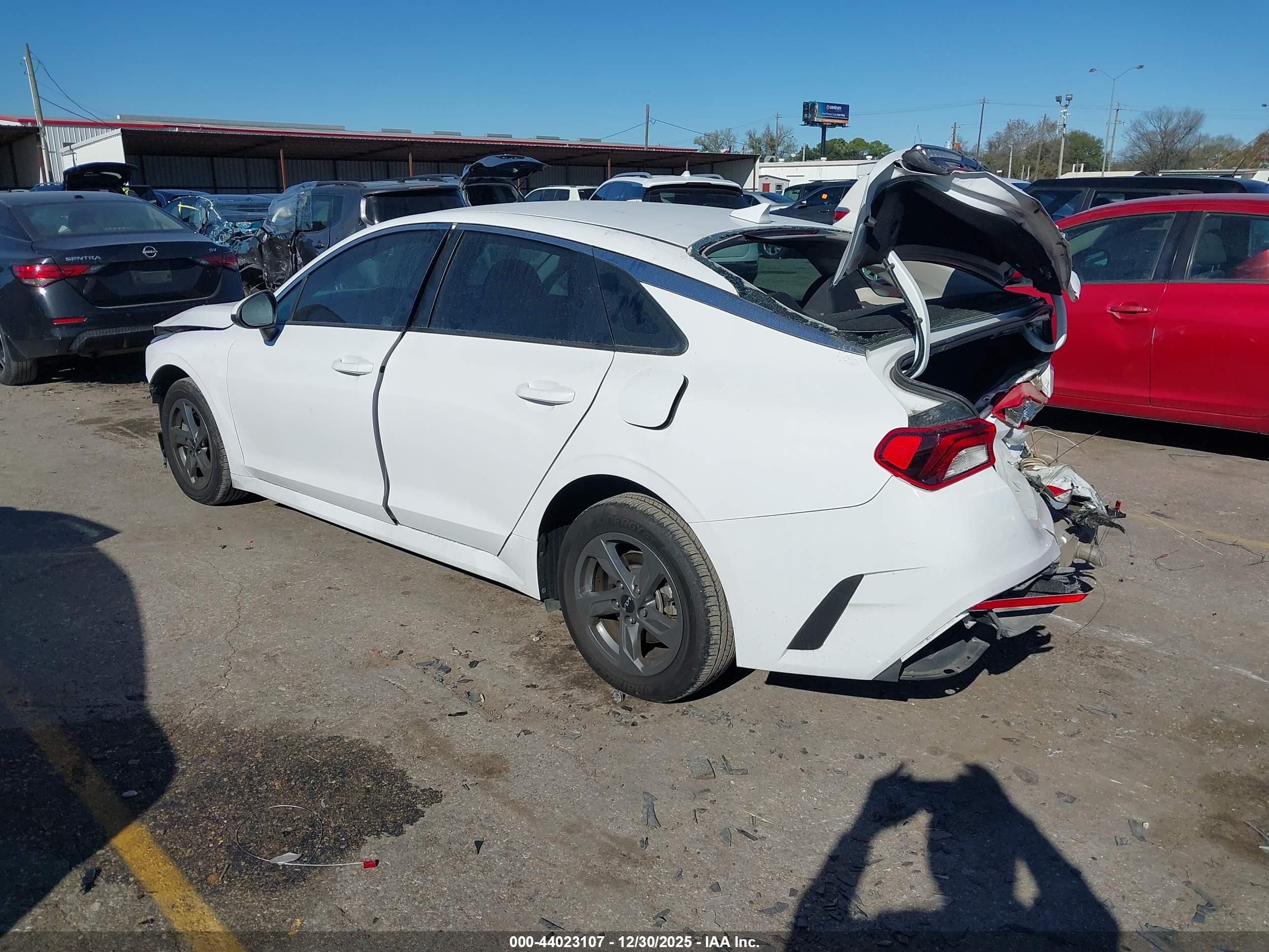 KIA K5 image 3