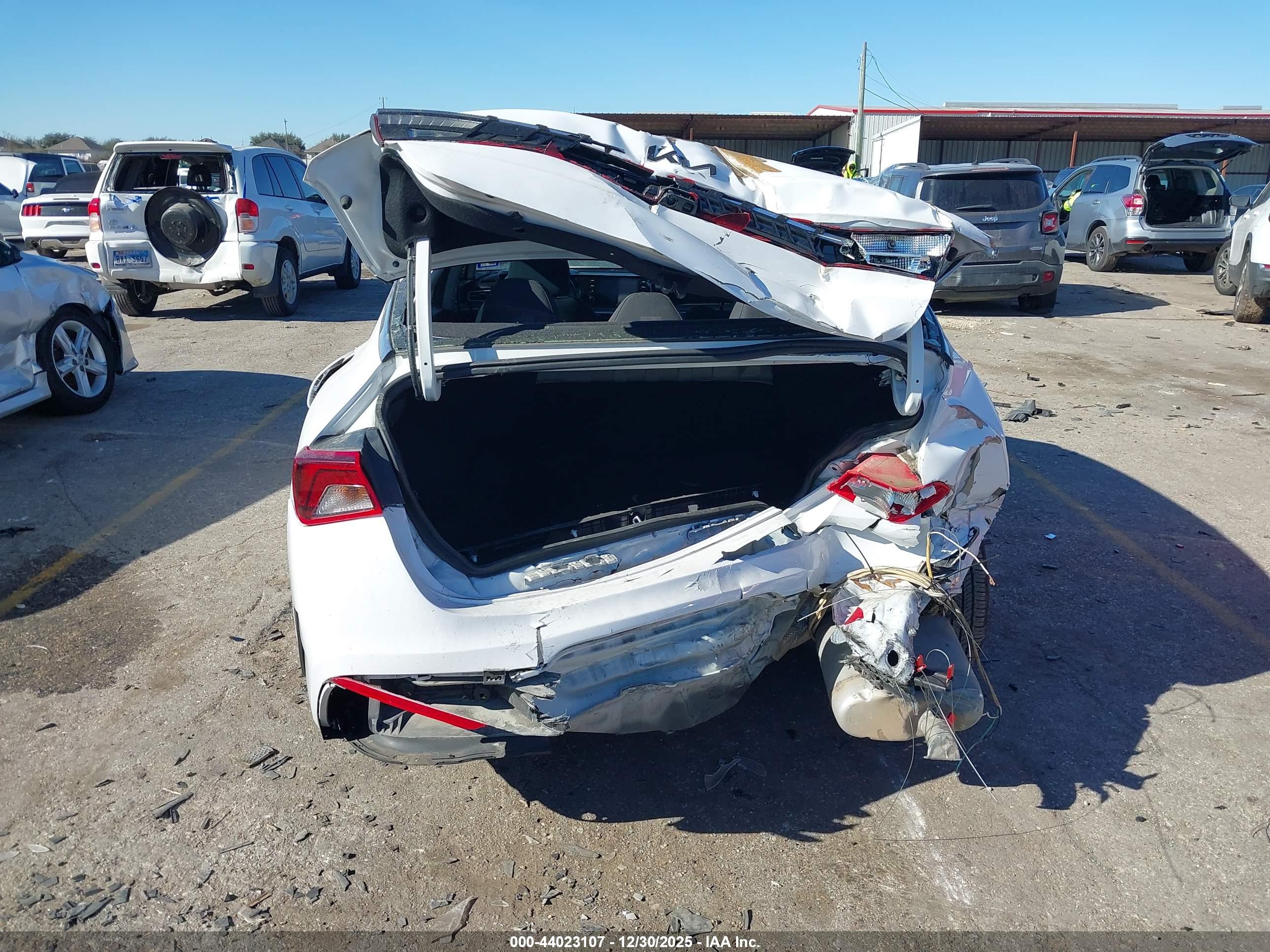 KIA K5 image 6
