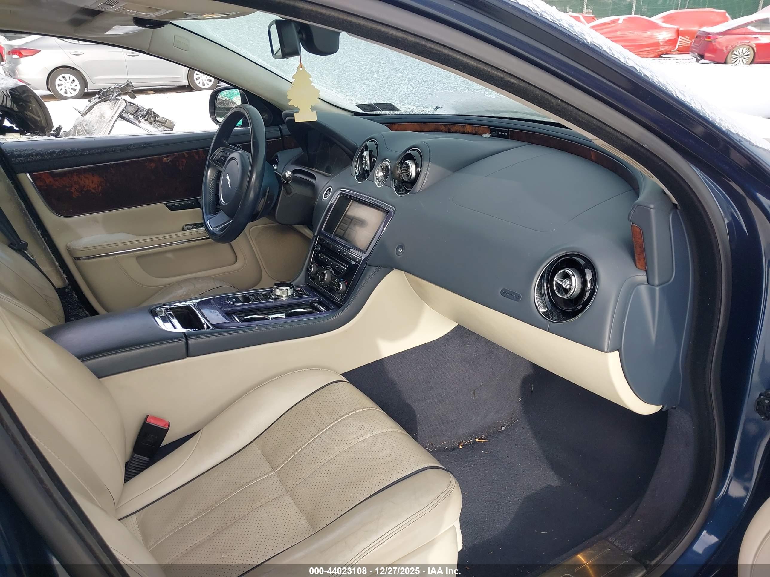 JAGUAR XJ image 5