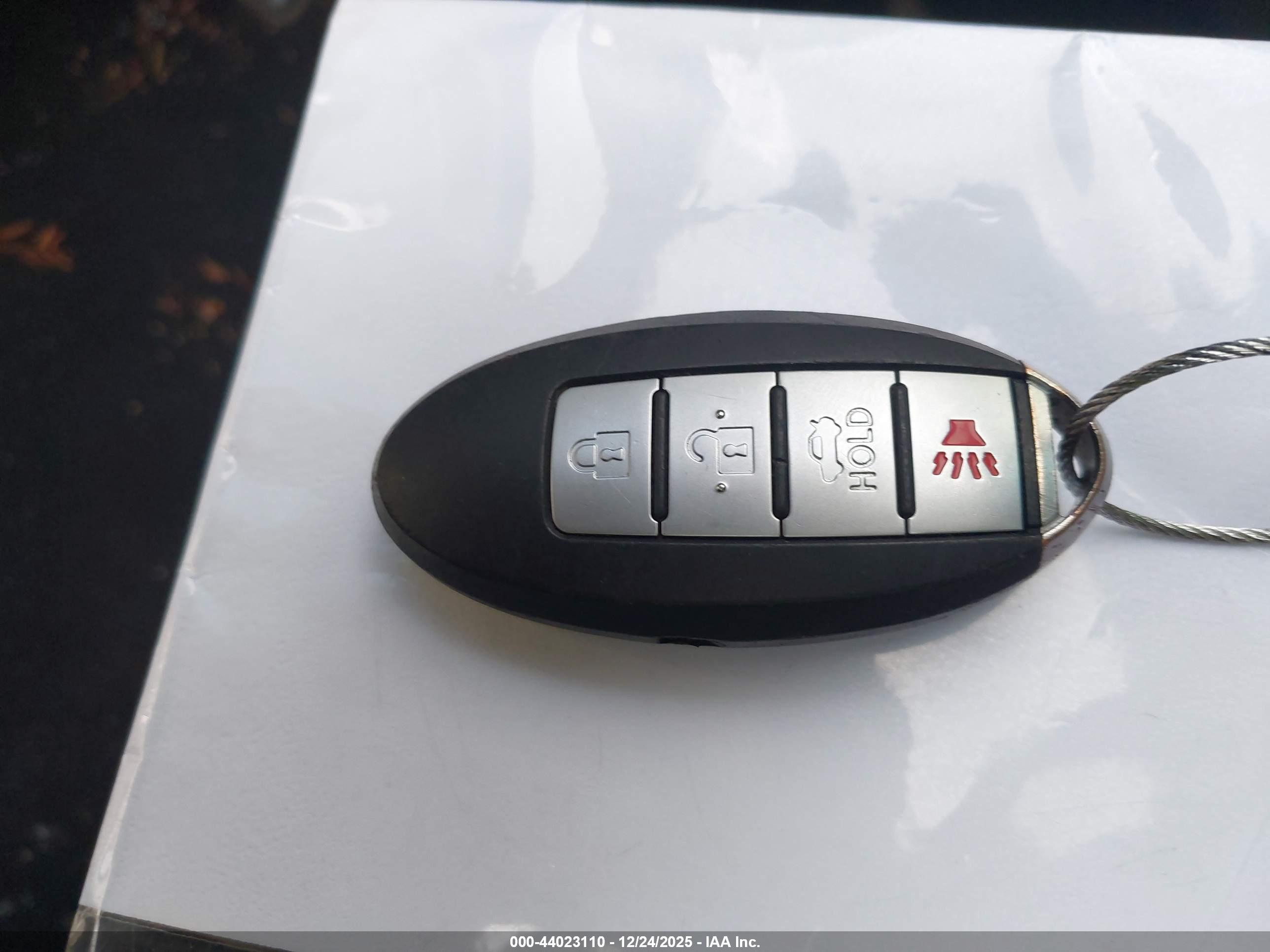 NISSAN MAXIMA image 11