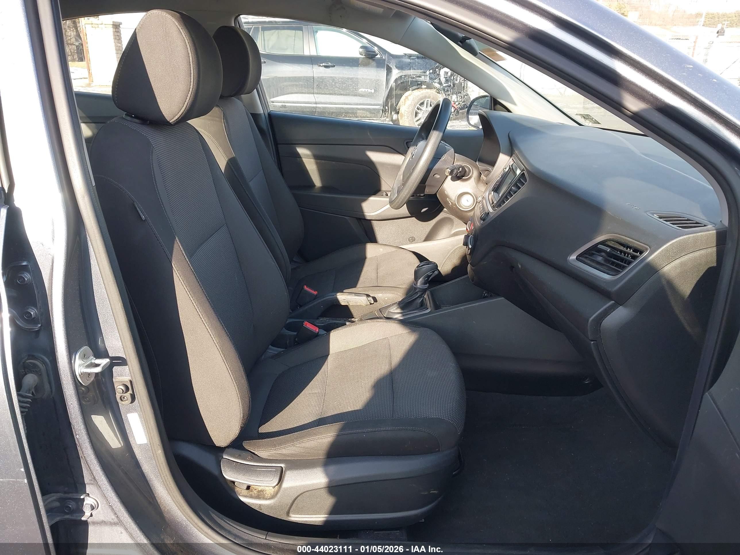 HYUNDAI ACCENT image 5