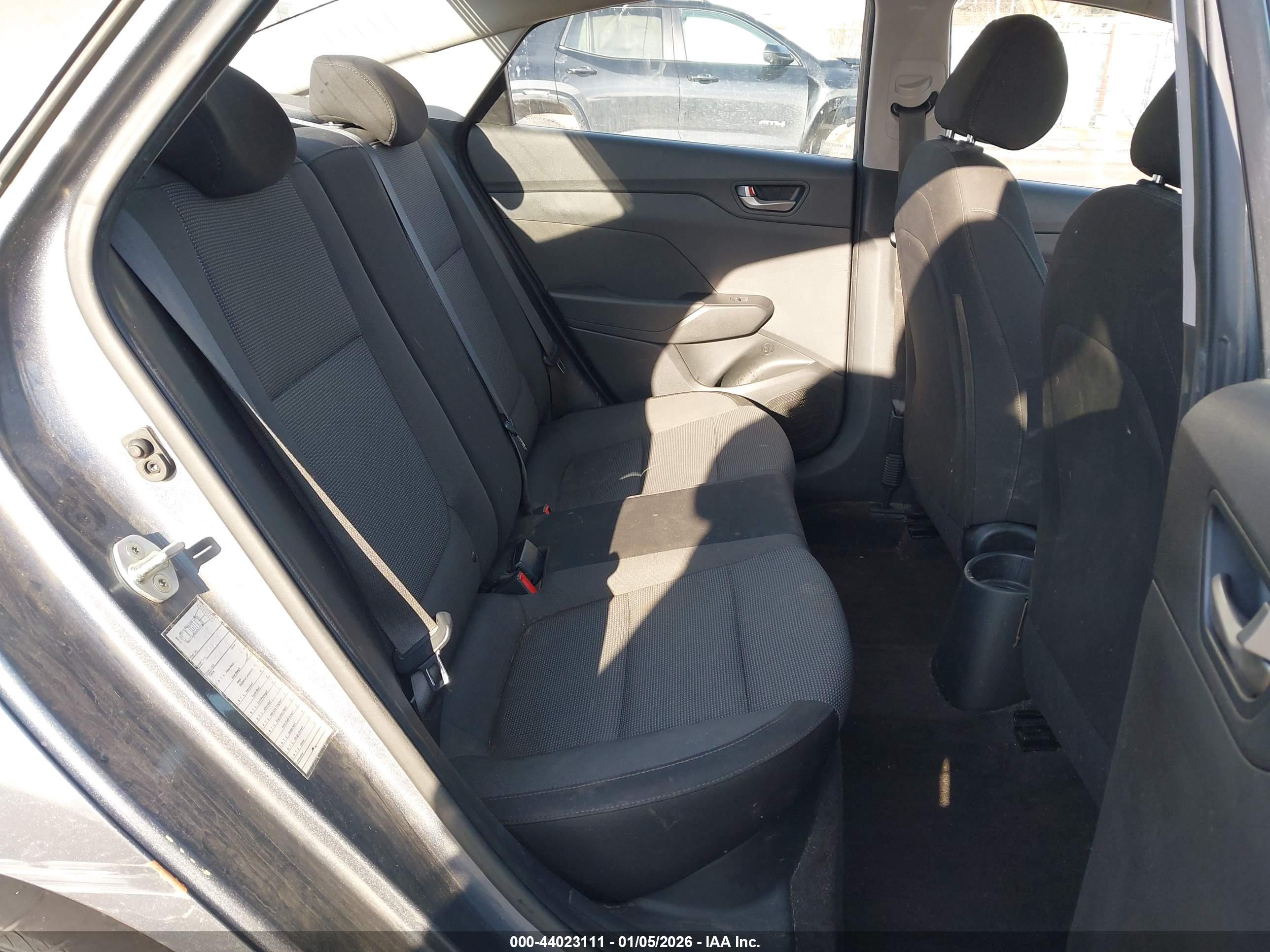 HYUNDAI ACCENT image 8