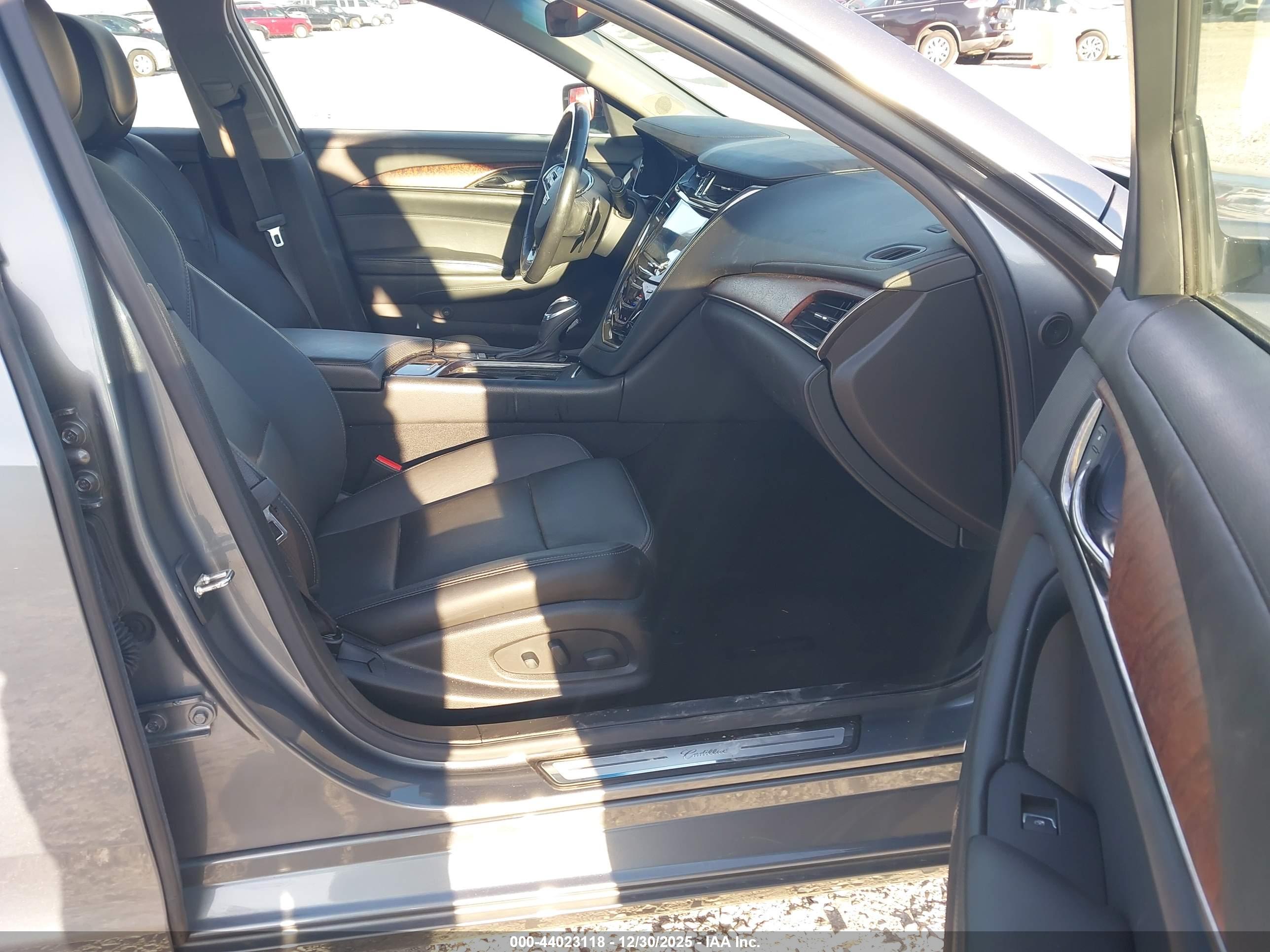CADILLAC CTS image 5