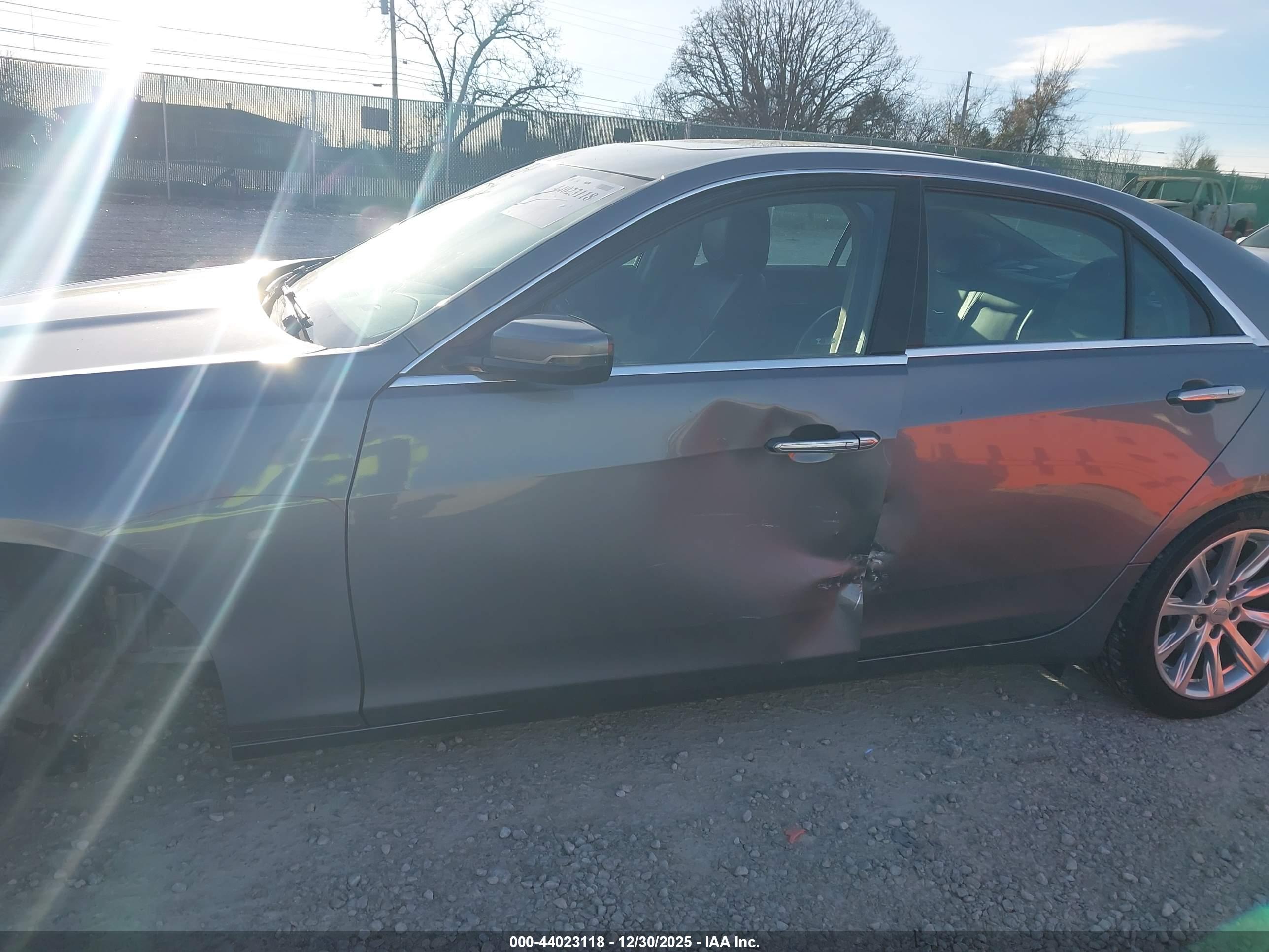 CADILLAC CTS image 6