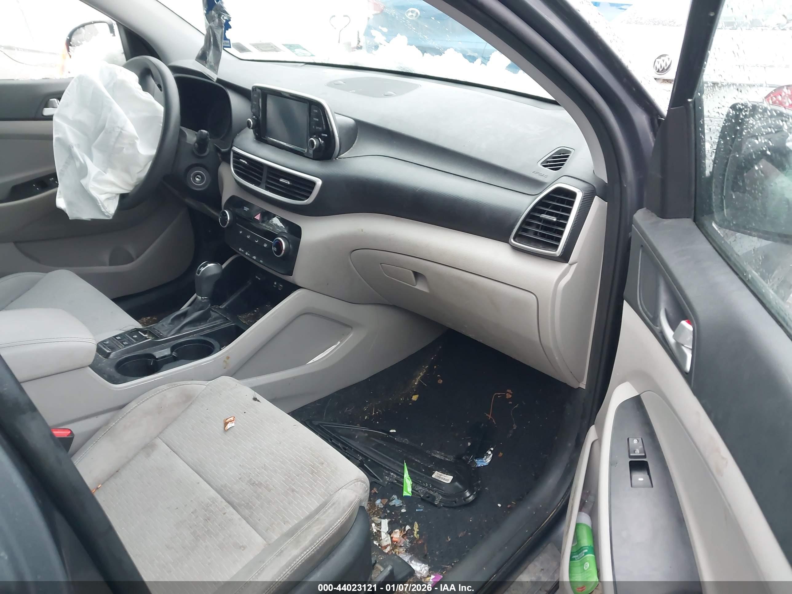 HYUNDAI TUCSON image 5