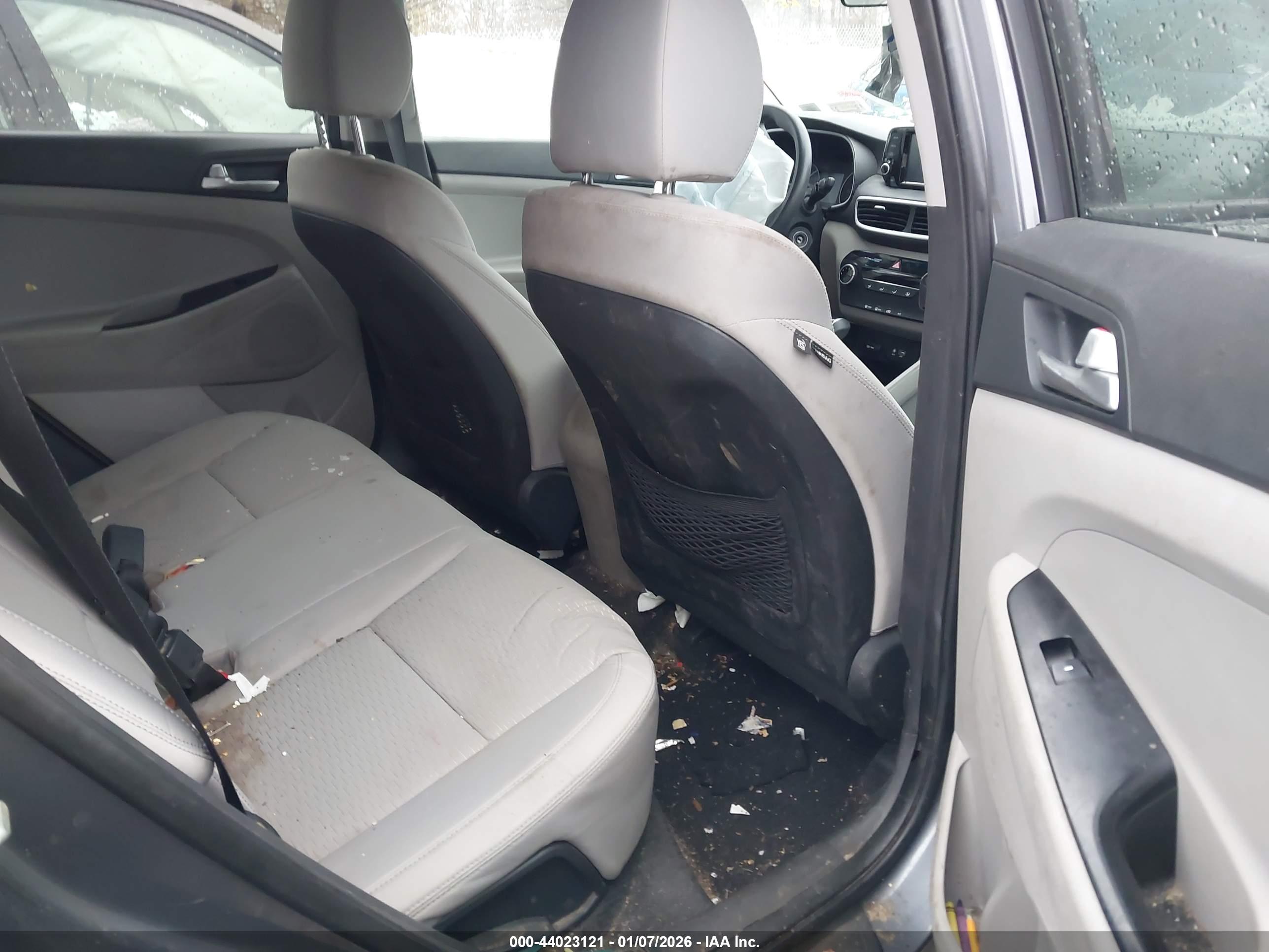 HYUNDAI TUCSON image 8