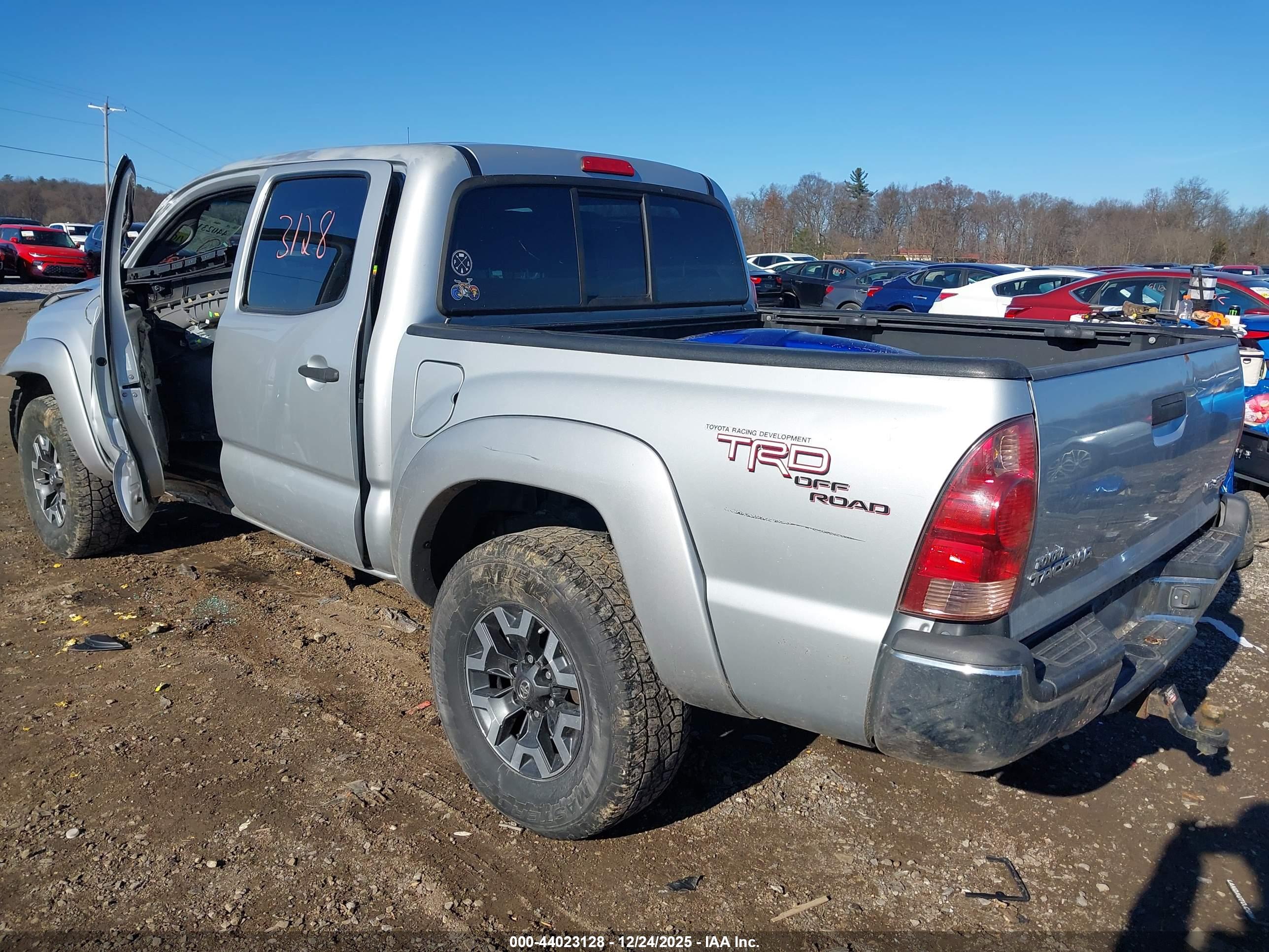 TOYOTA TACOMA image 3
