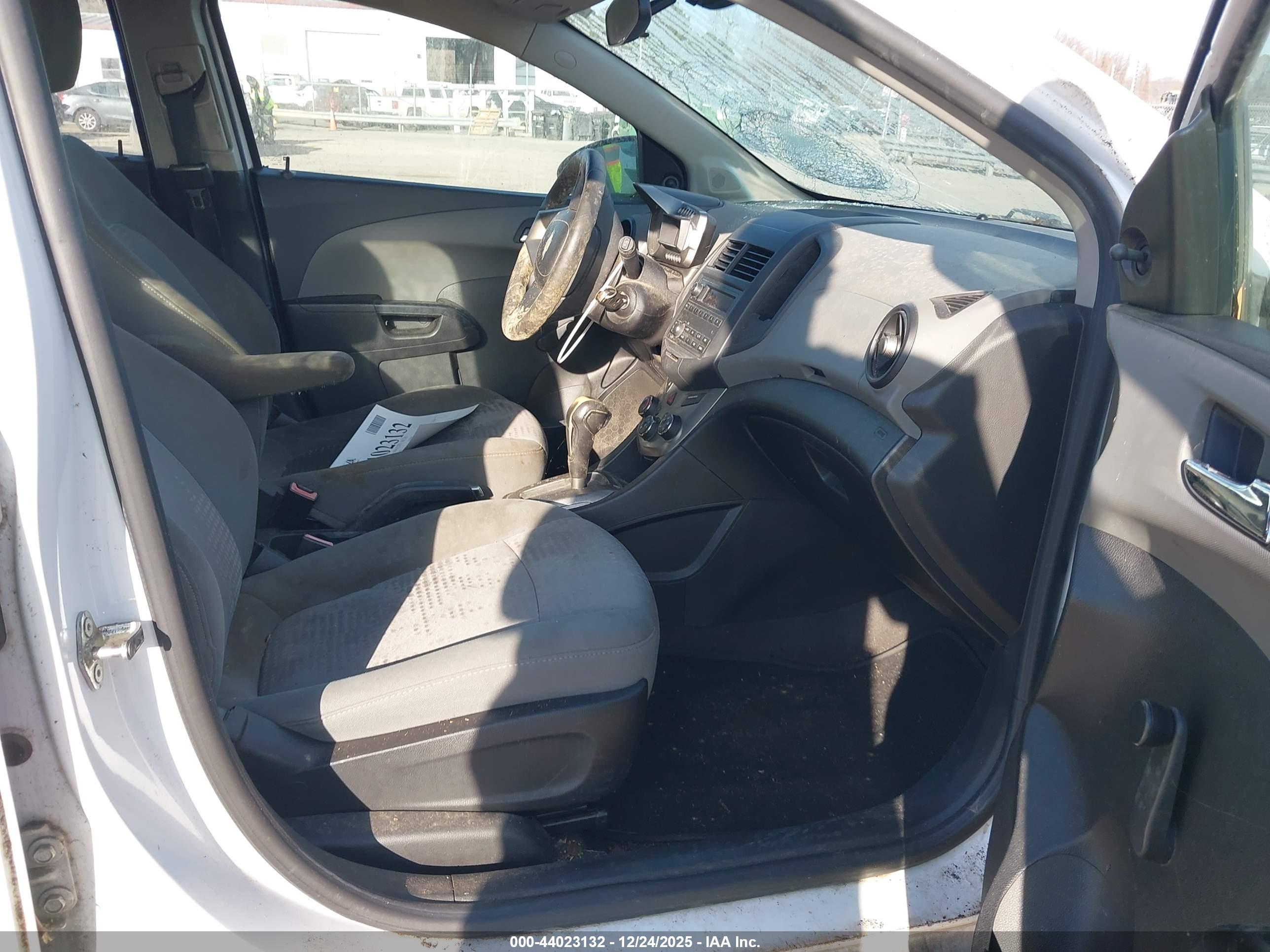 CHEVROLET SONIC image 5