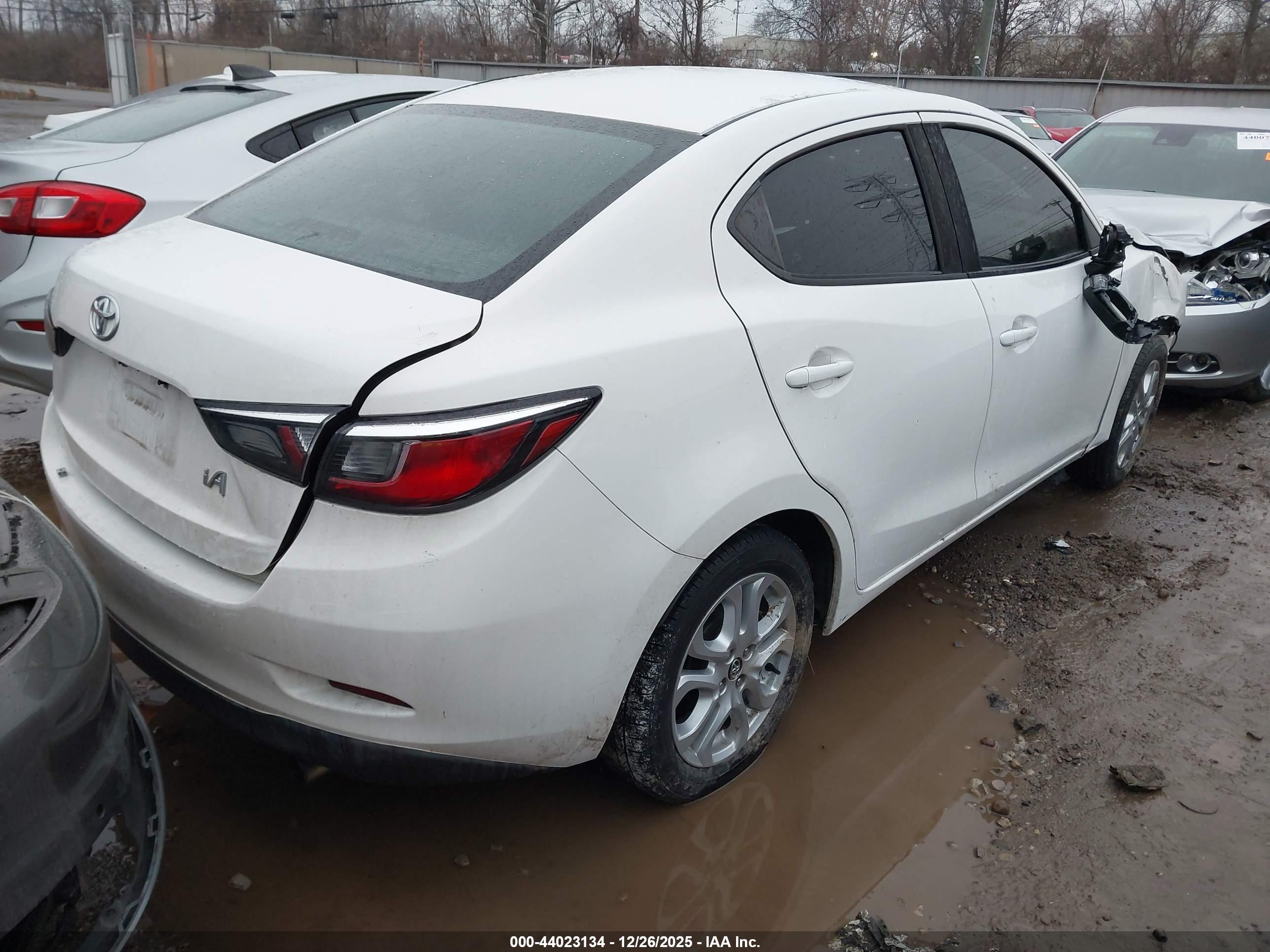 TOYOTA YARIS image 4