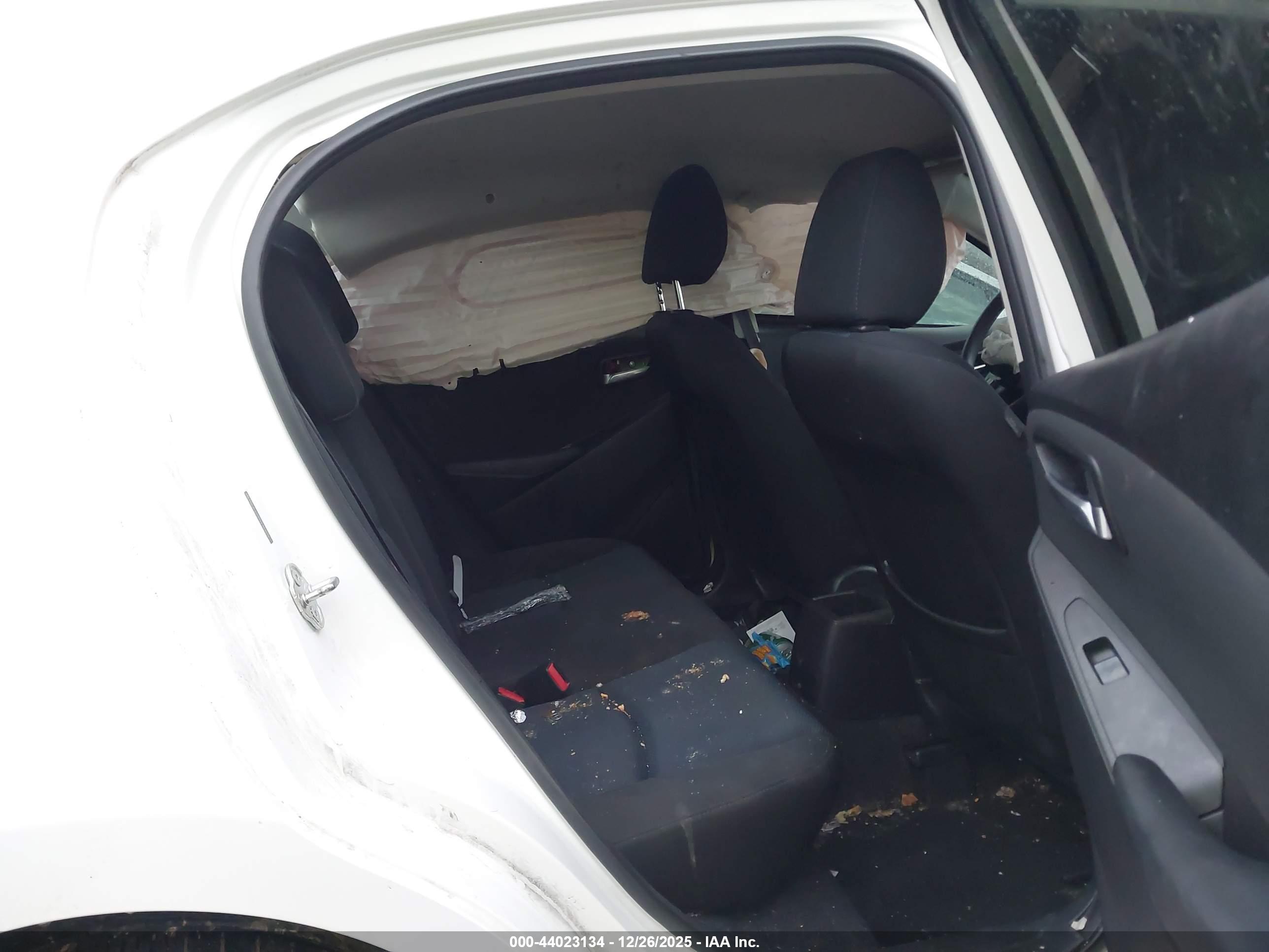 TOYOTA YARIS image 8
