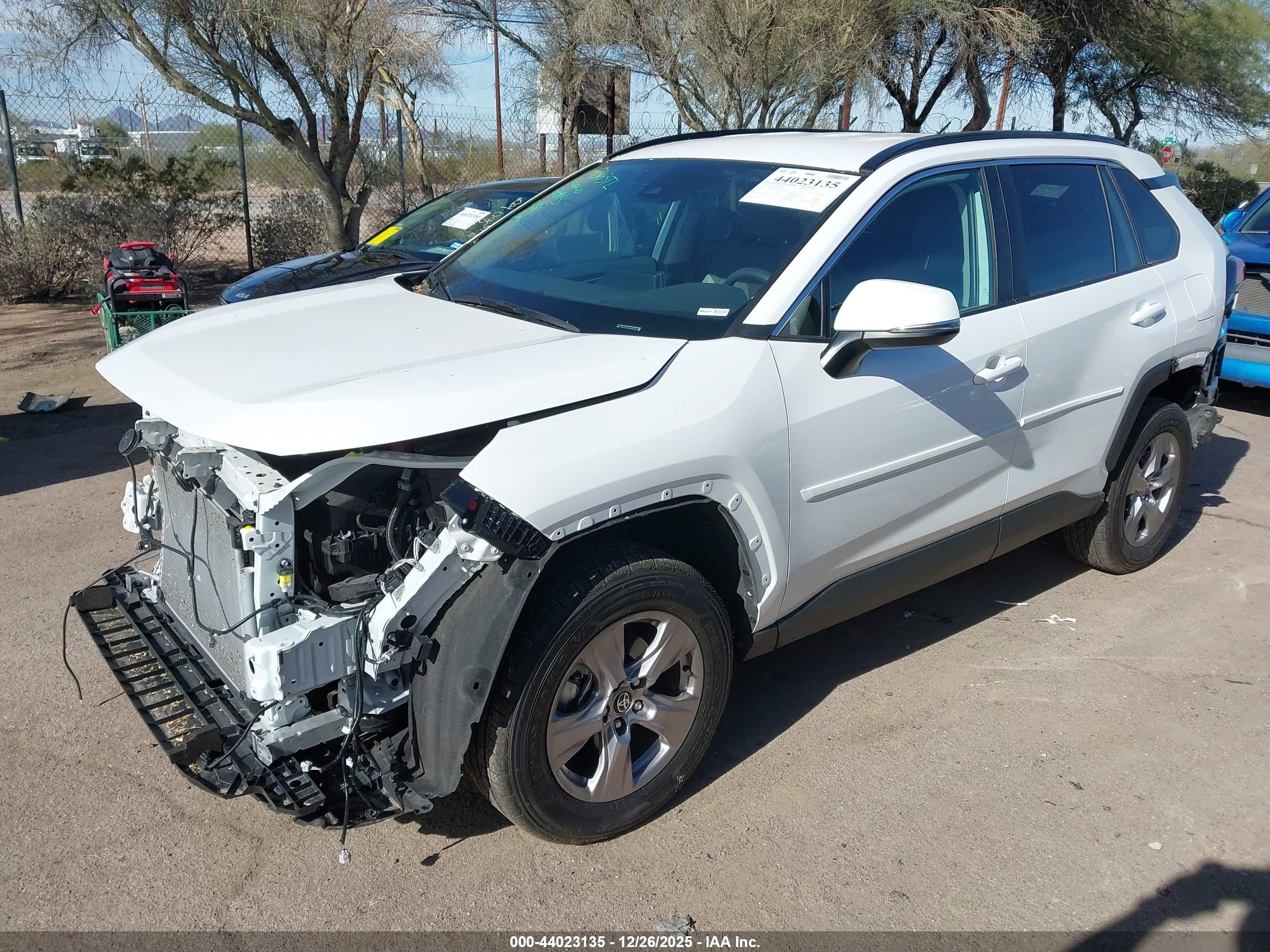 TOYOTA RAV4 image 2