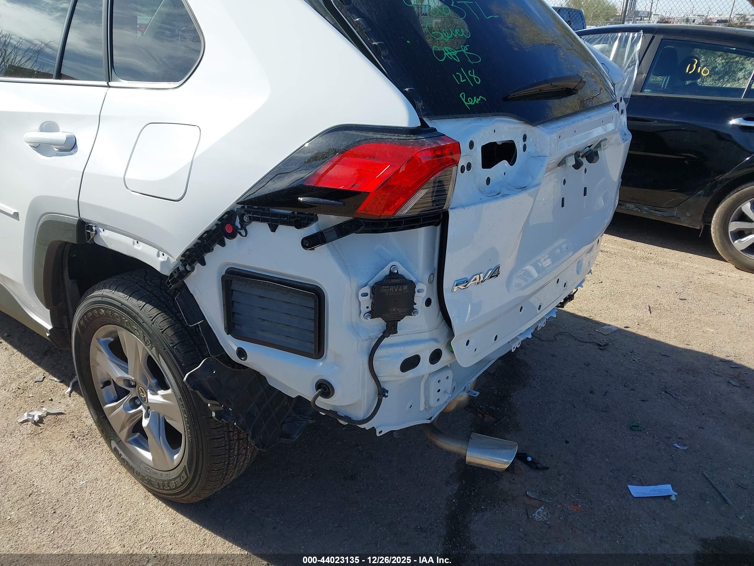 TOYOTA RAV4 image 6