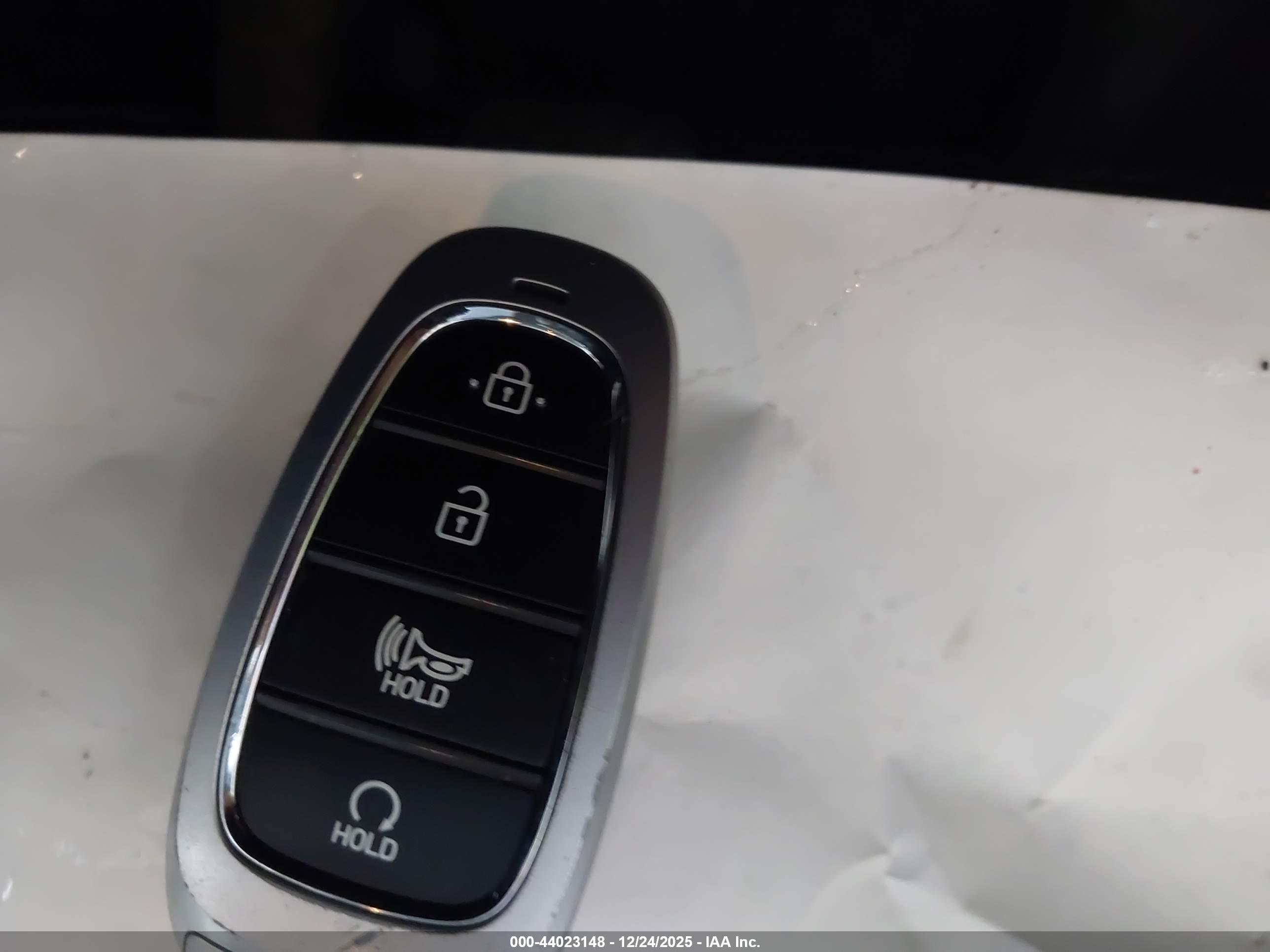 HYUNDAI TUCSON image 11