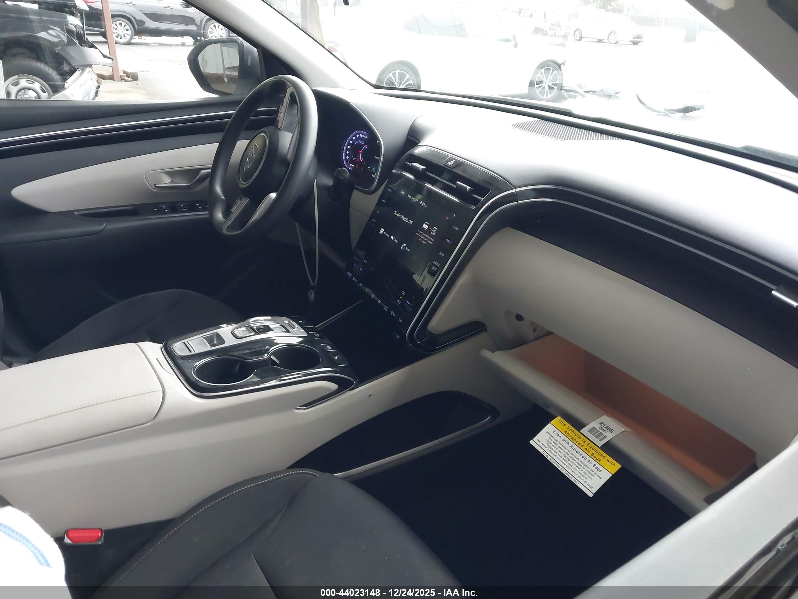 HYUNDAI TUCSON image 5