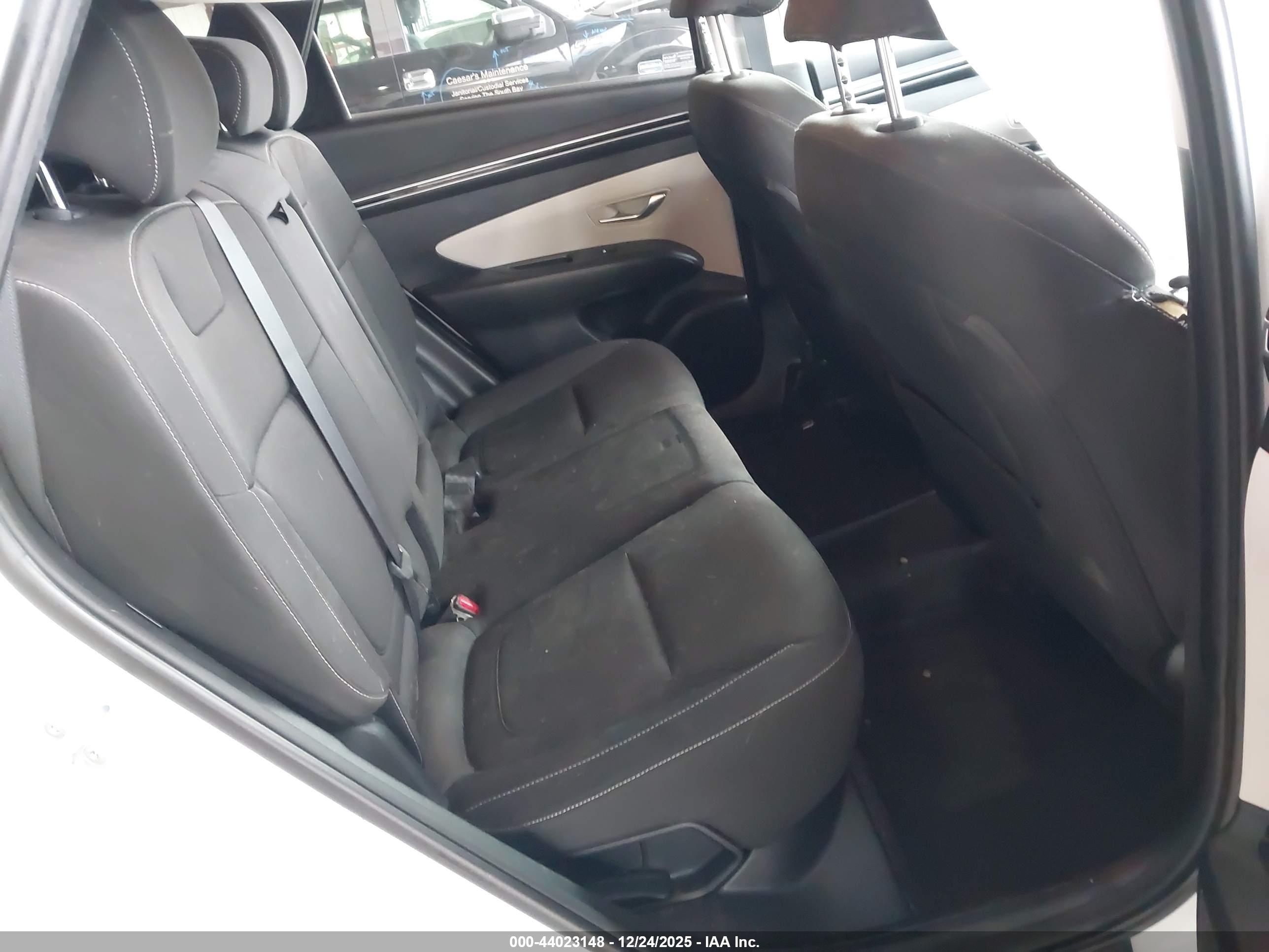 HYUNDAI TUCSON image 8