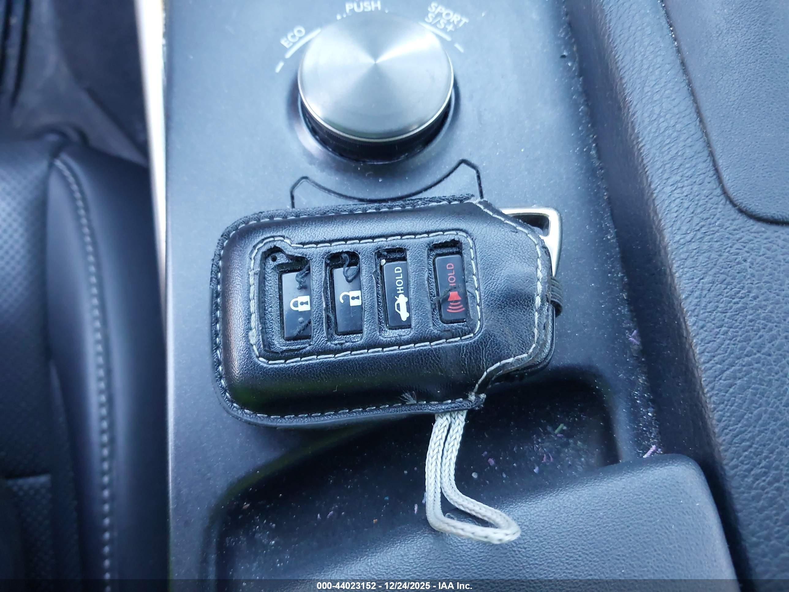 LEXUS IS image 11