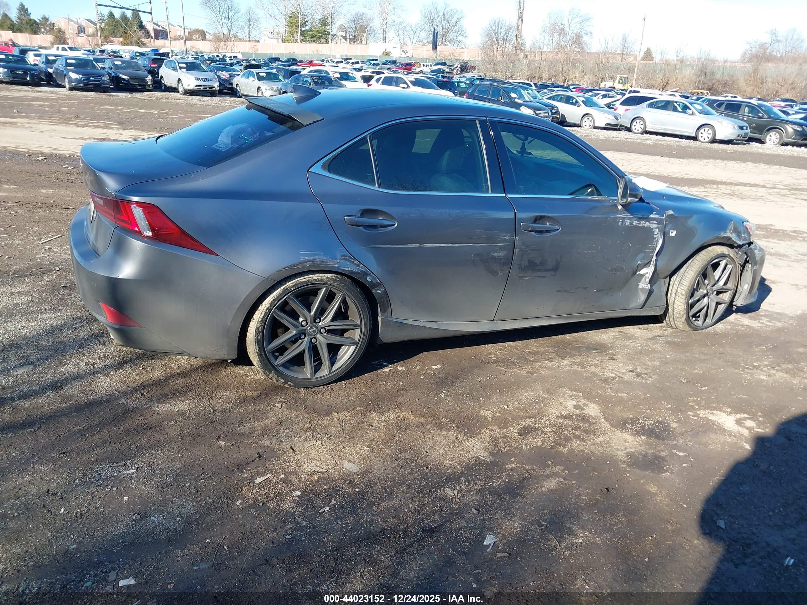 LEXUS IS image 4