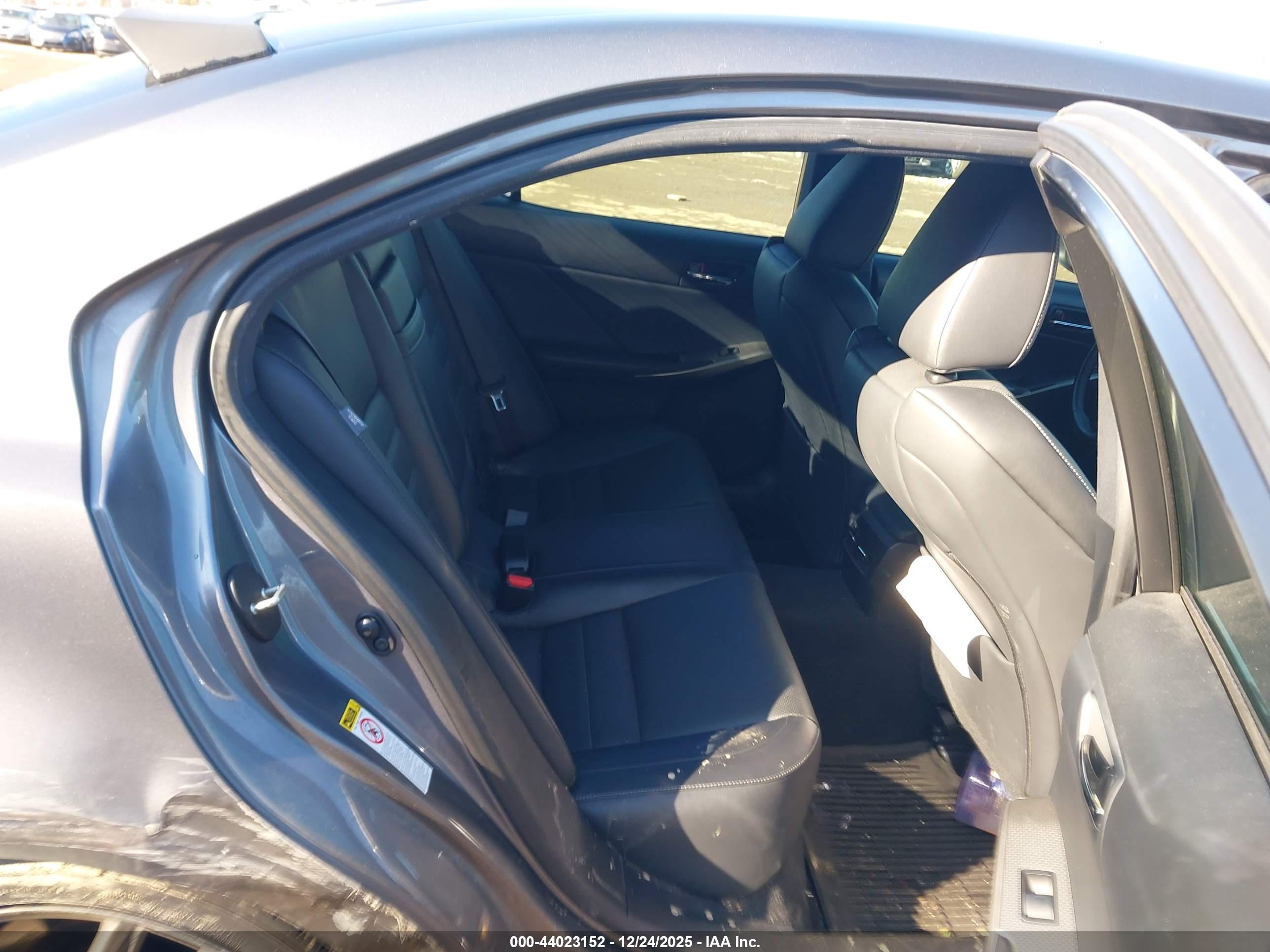 LEXUS IS image 8
