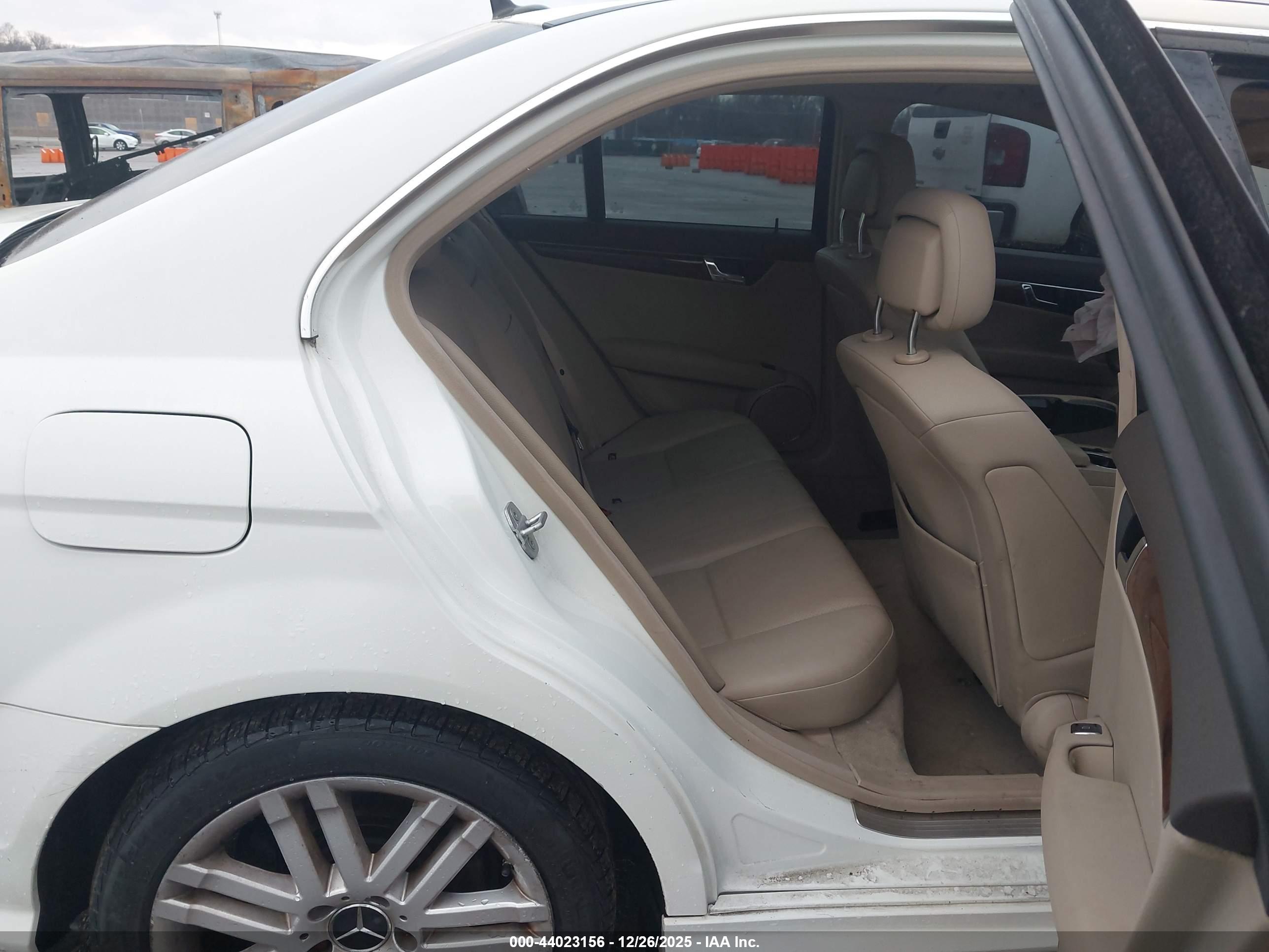 MERCEDES-BENZ C image 8