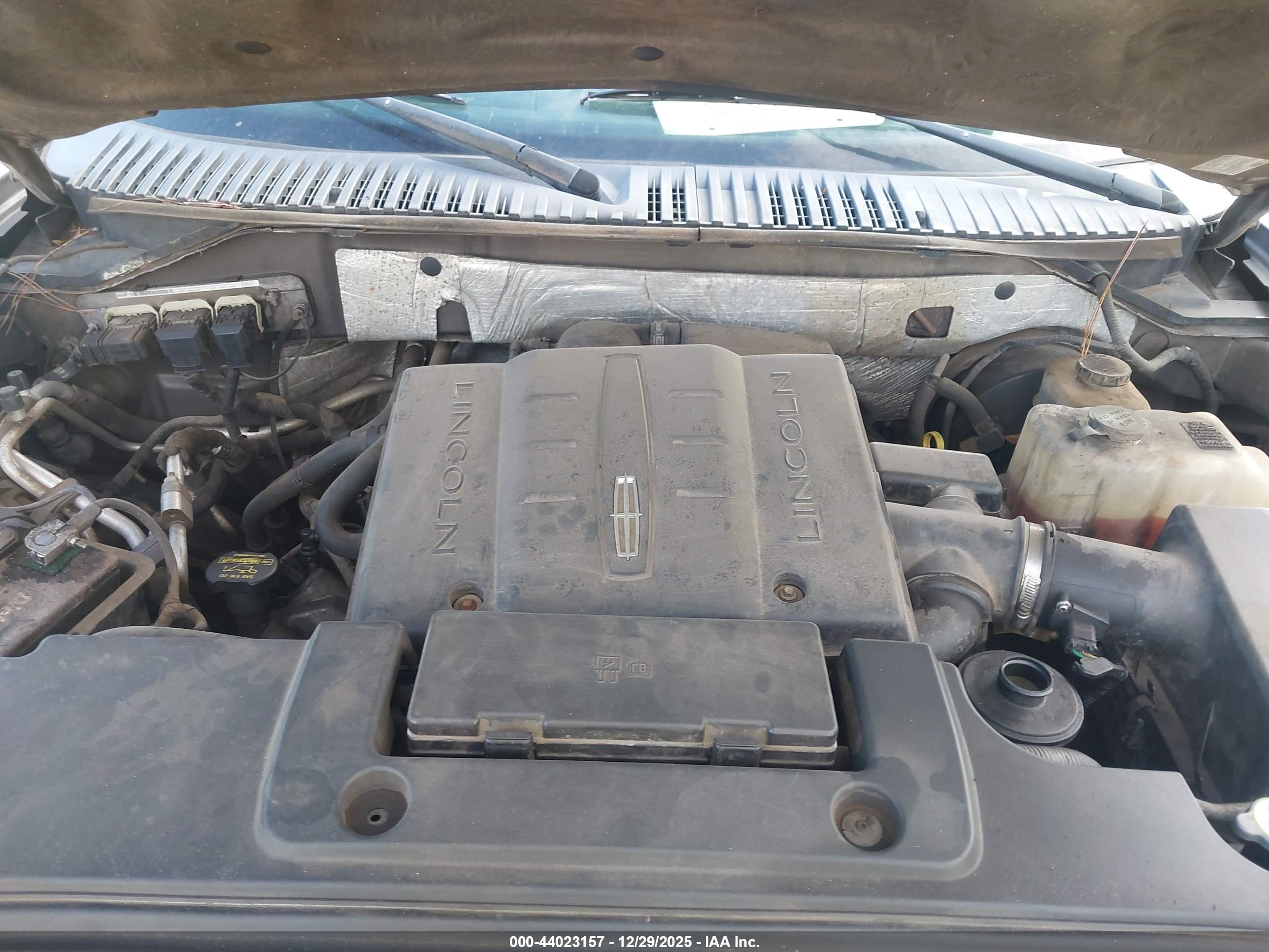 LINCOLN NAVIGATOR image 10