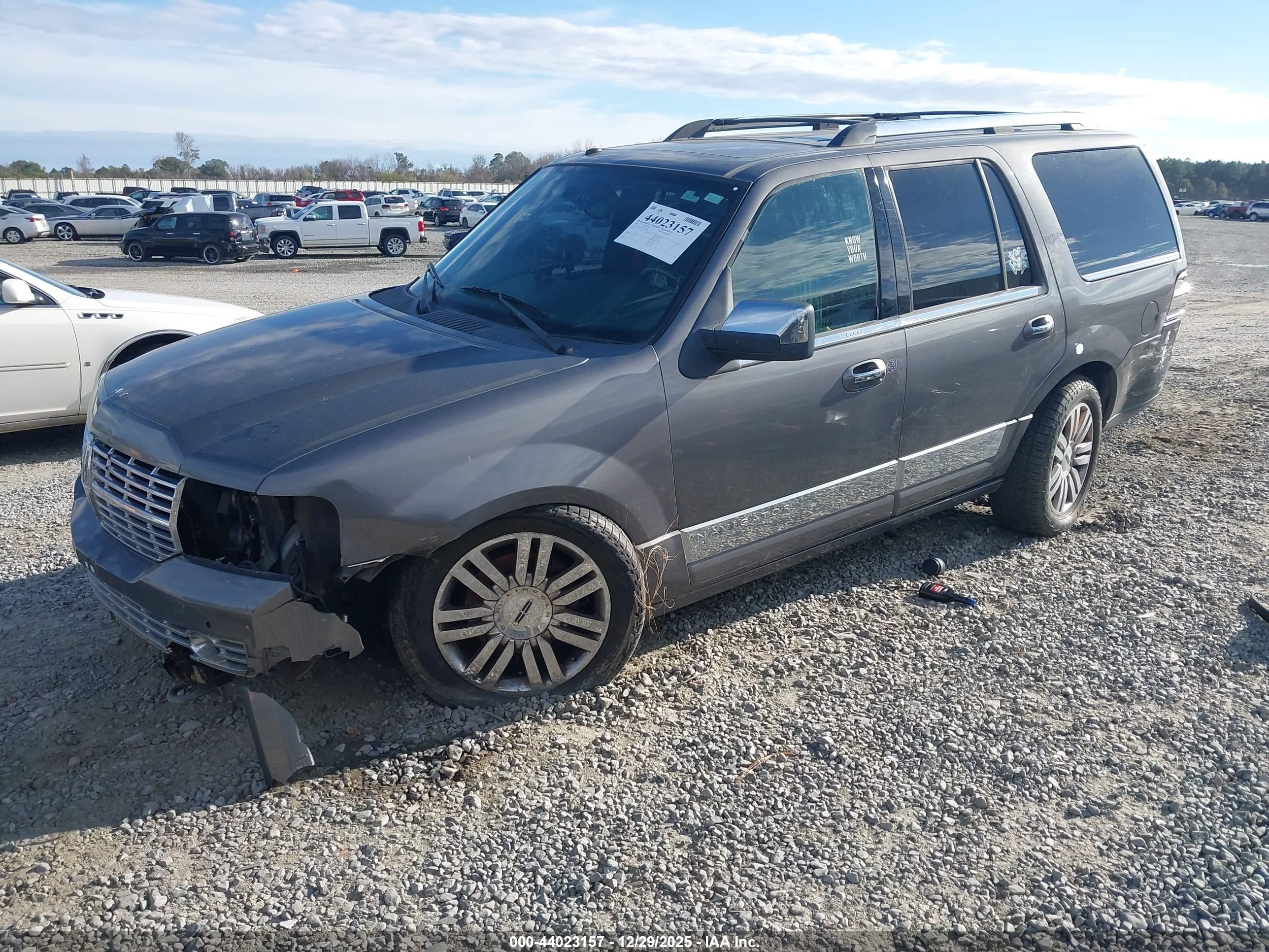 LINCOLN NAVIGATOR image 2